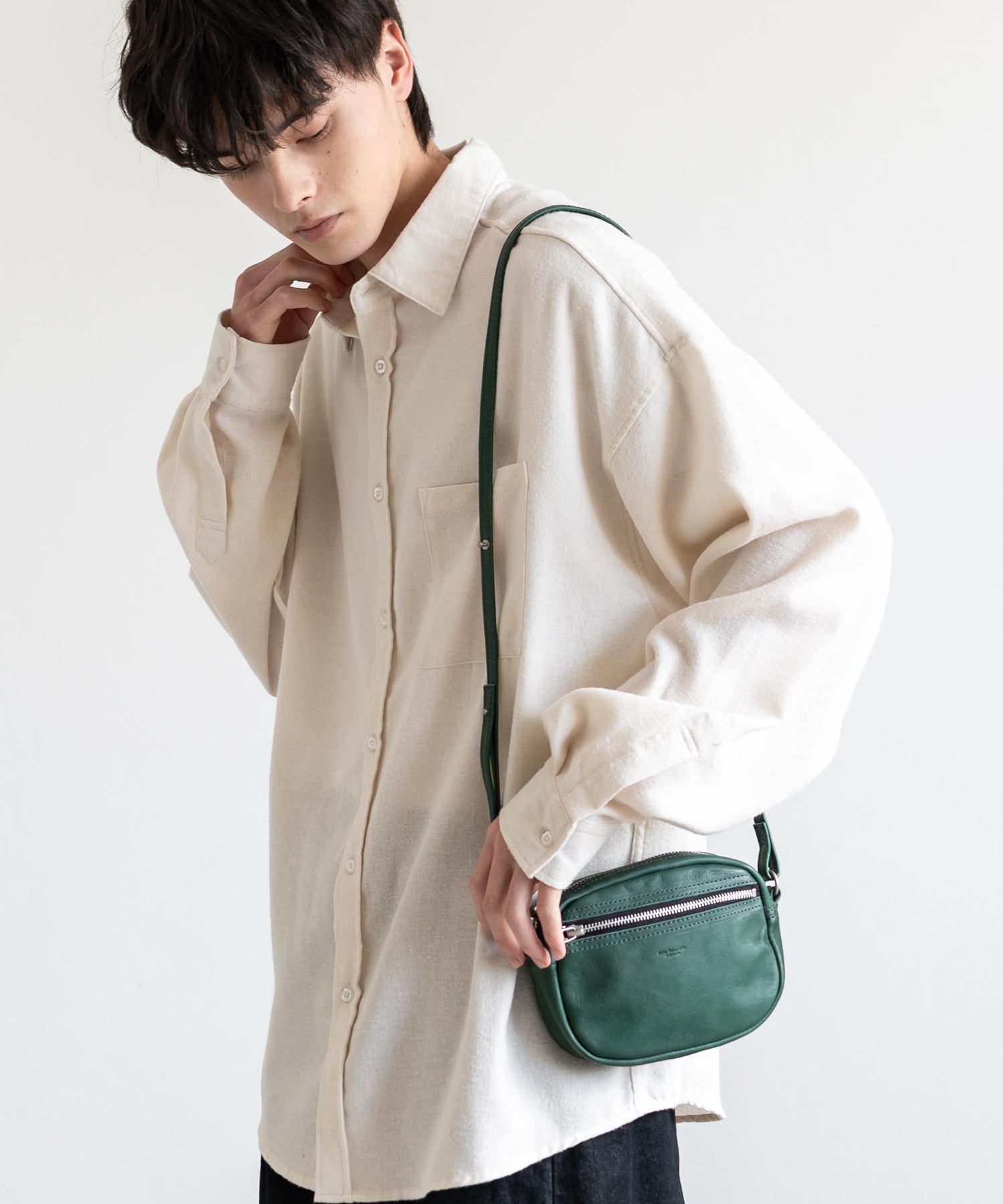 ロッキーモンロー Rocky Monroe ショルダーバッグ メンズ レディース 馬革 皮 ホースレザー 鞄 サコッシュ コンパクト お出かけ レジャー プレゼント ギフト 斜め掛け 肩掛け シンプル 日