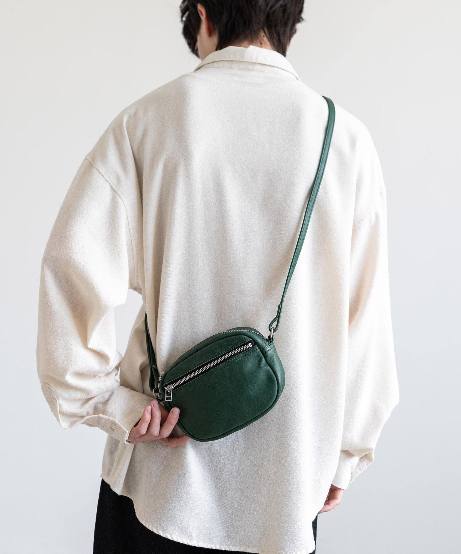 ロッキーモンロー Rocky Monroe ショルダーバッグ メンズ レディース 馬革 皮 ホースレザー 鞄 サコッシュ コンパクト お出かけ レジャー プレゼント ギフト 斜め掛け 肩掛け シンプル 日