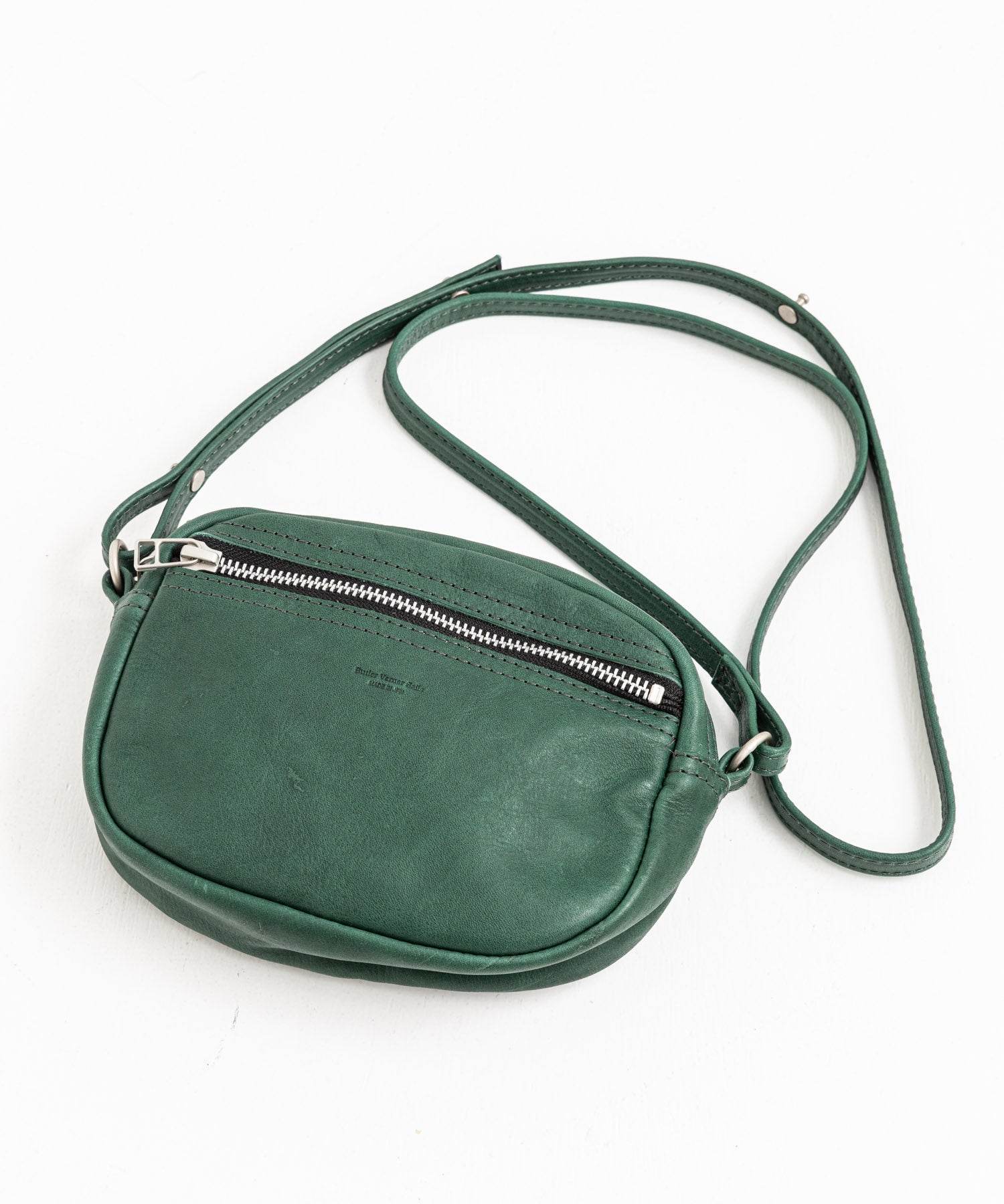 ロッキーモンロー Rocky Monroe ショルダーバッグ メンズ レディース 馬革 皮 ホースレザー 鞄 サコッシュ コンパクト お出かけ レジャー プレゼント ギフト 斜め掛け 肩掛け シンプル 日