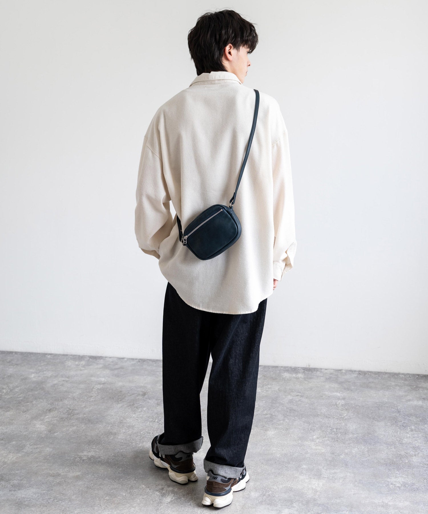 ロッキーモンロー Rocky Monroe ショルダーバッグ メンズ レディース 馬革 皮 ホースレザー 鞄 サコッシュ コンパクト お出かけ レジャー プレゼント ギフト 斜め掛け 肩掛け シンプル 日