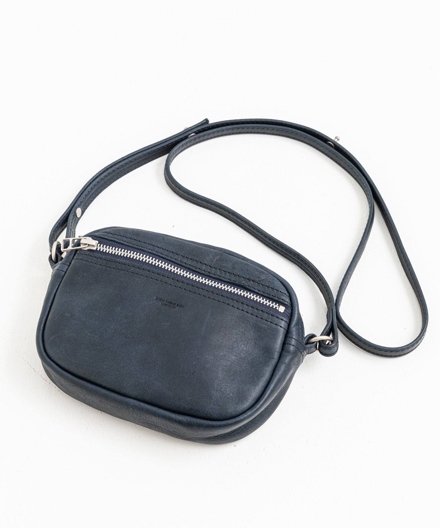 ロッキーモンロー Rocky Monroe ショルダーバッグ メンズ レディース 馬革 皮 ホースレザー 鞄 サコッシュ コンパクト お出かけ レジャー プレゼント ギフト 斜め掛け 肩掛け シンプル 日