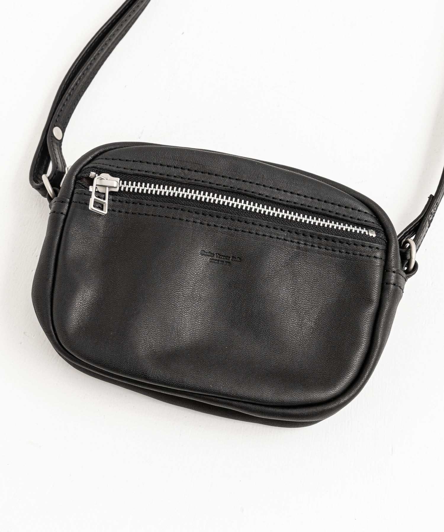 ロッキーモンロー Rocky Monroe ショルダーバッグ メンズ レディース 馬革 皮 ホースレザー 鞄 サコッシュ コンパクト お出かけ レジャー プレゼント ギフト 斜め掛け 肩掛け シンプル 日