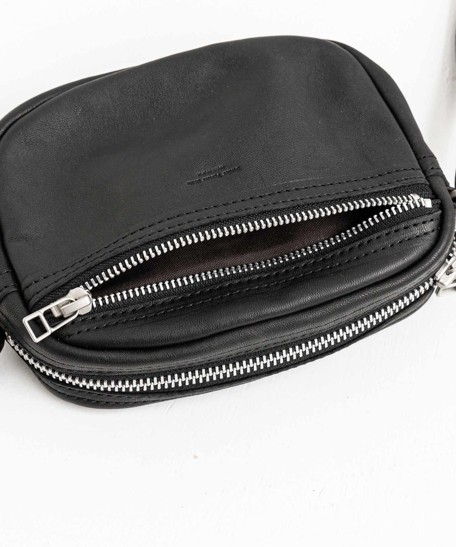ロッキーモンロー Rocky Monroe ショルダーバッグ メンズ レディース 馬革 皮 ホースレザー 鞄 サコッシュ コンパクト お出かけ レジャー プレゼント ギフト 斜め掛け 肩掛け シンプル 日