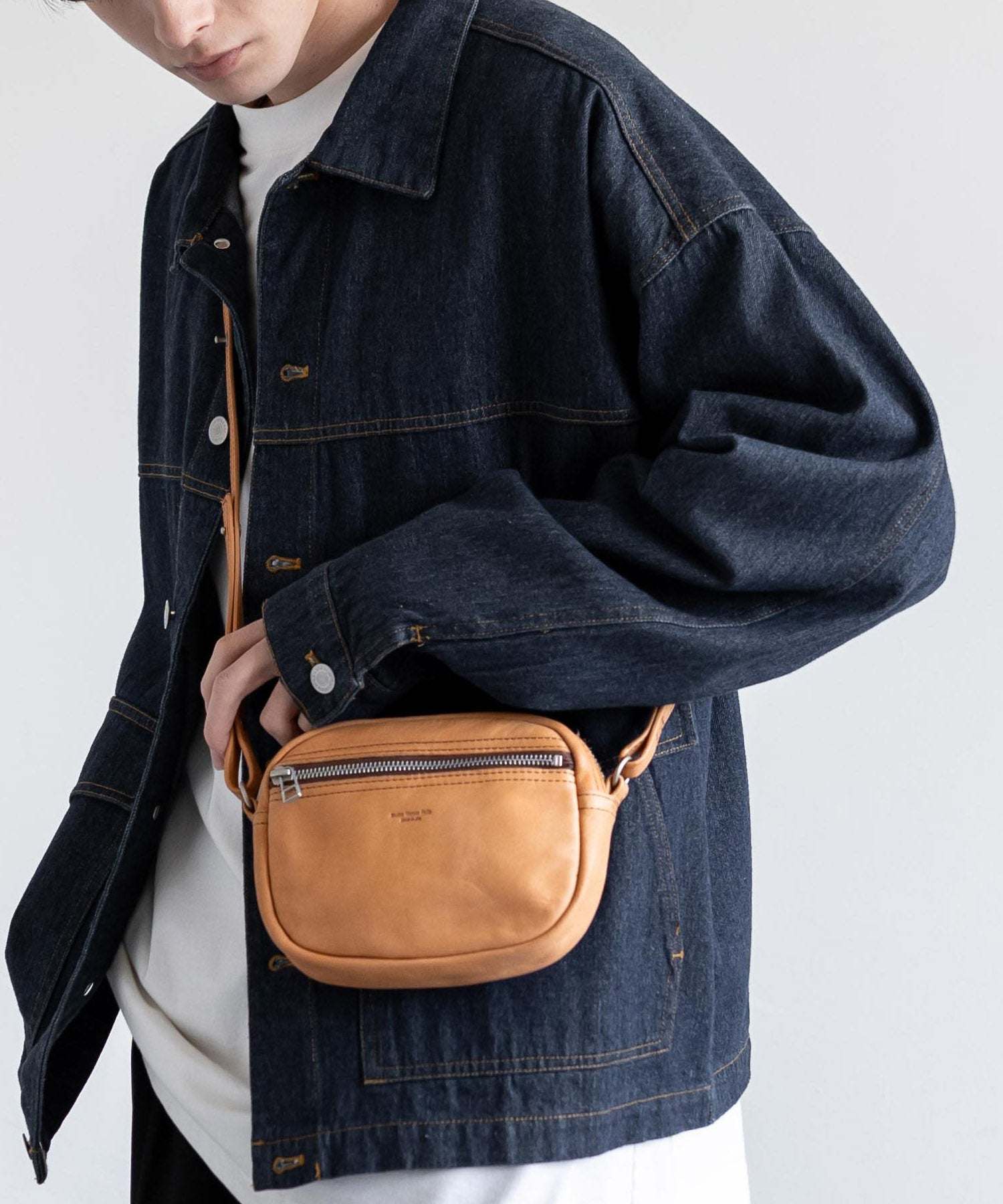 ロッキーモンロー Rocky Monroe ショルダーバッグ メンズ レディース 馬革 皮 ホースレザー 鞄 サコッシュ コンパクト お出かけ レジャー プレゼント ギフト 斜め掛け 肩掛け シンプル 日