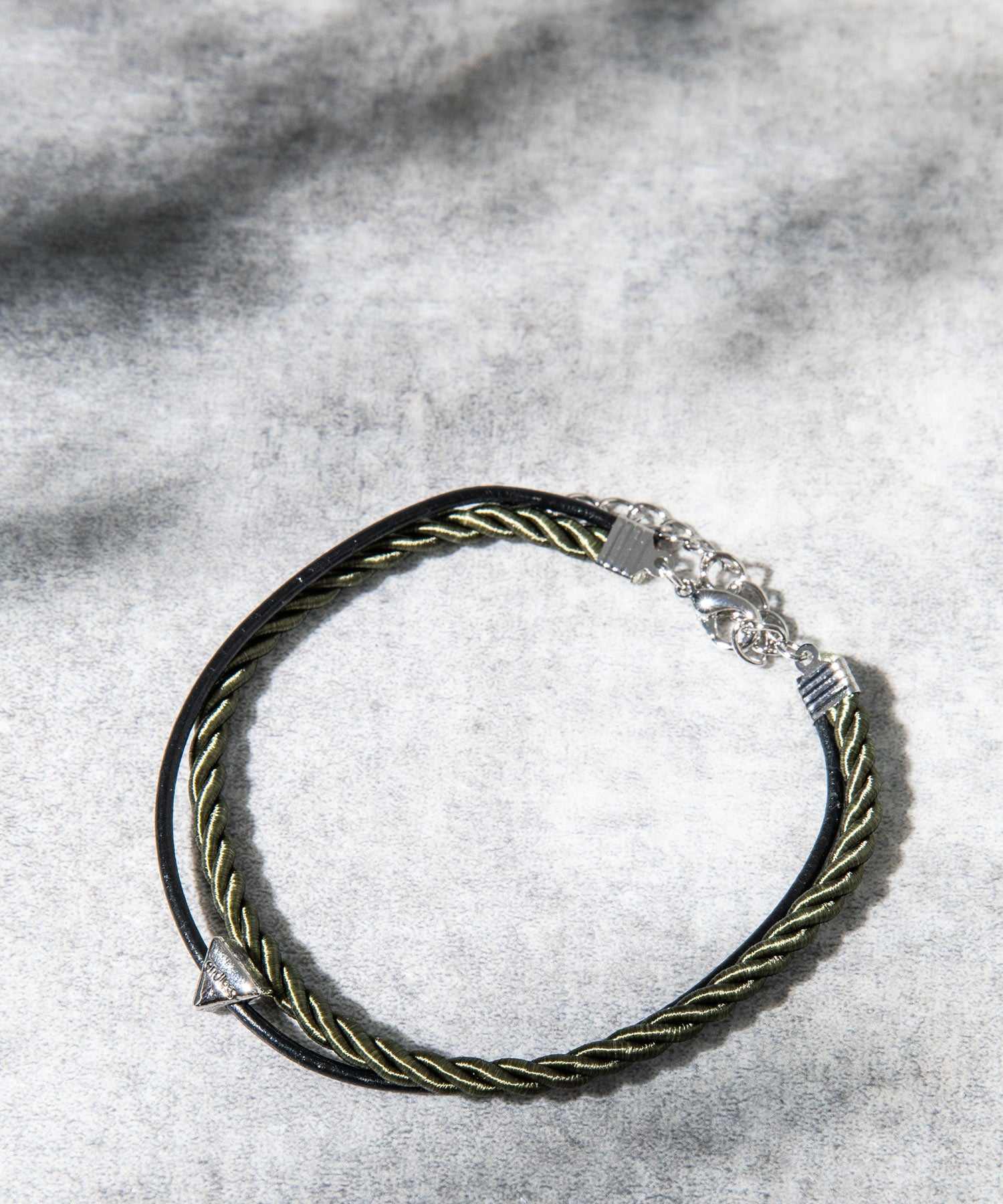 ロッキーモンロー Rocky Monroe アンクレット ブレスレット メンズ レディース つけっぱなし 2連 シルバー PU フェイクレザー チャーム カラーコード ペア シンプル 英字 9571