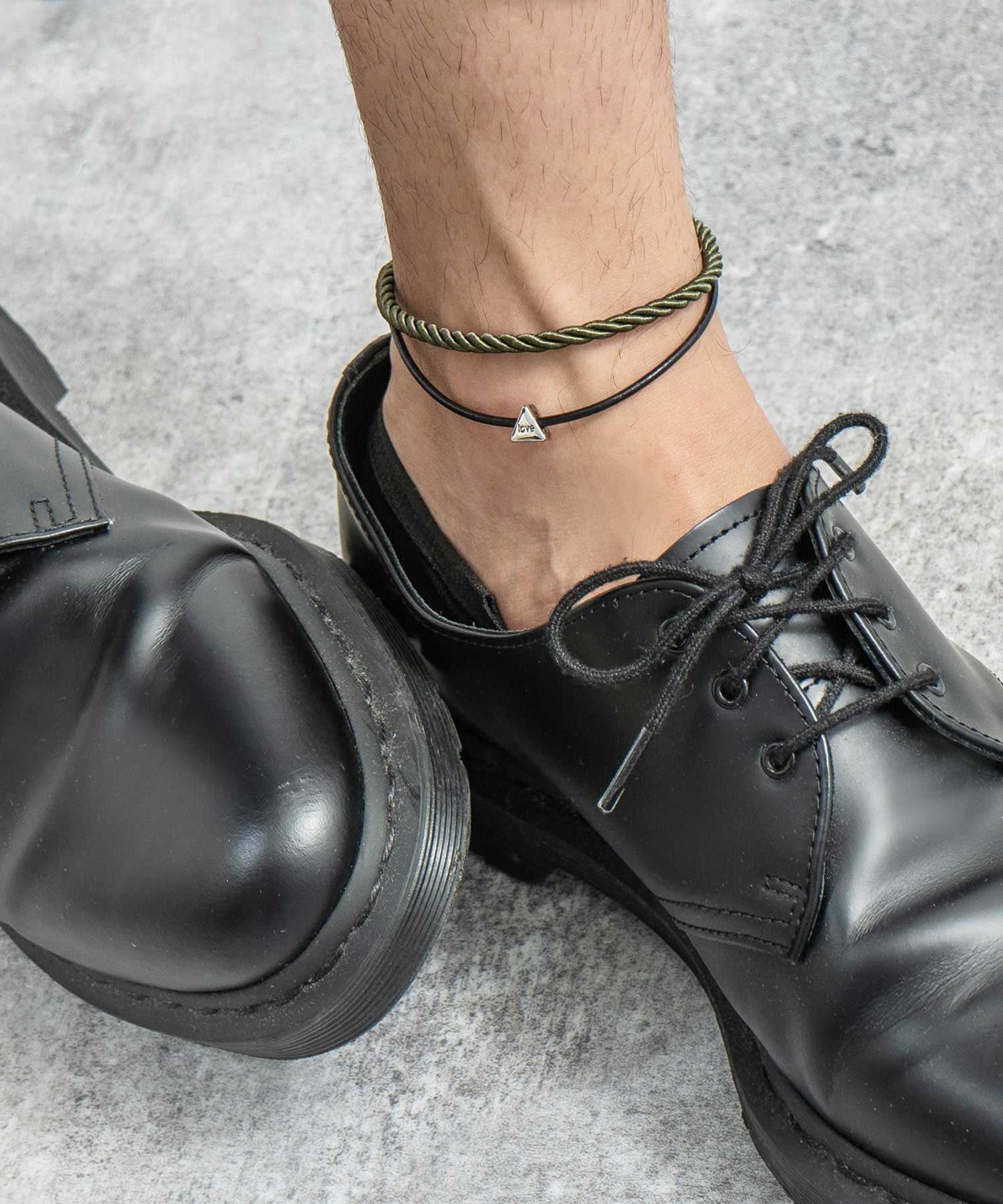 ロッキーモンロー Rocky Monroe アンクレット ブレスレット メンズ レディース つけっぱなし 2連 シルバー PU フェイクレザー チャーム カラーコード ペア シンプル 英字 9571
