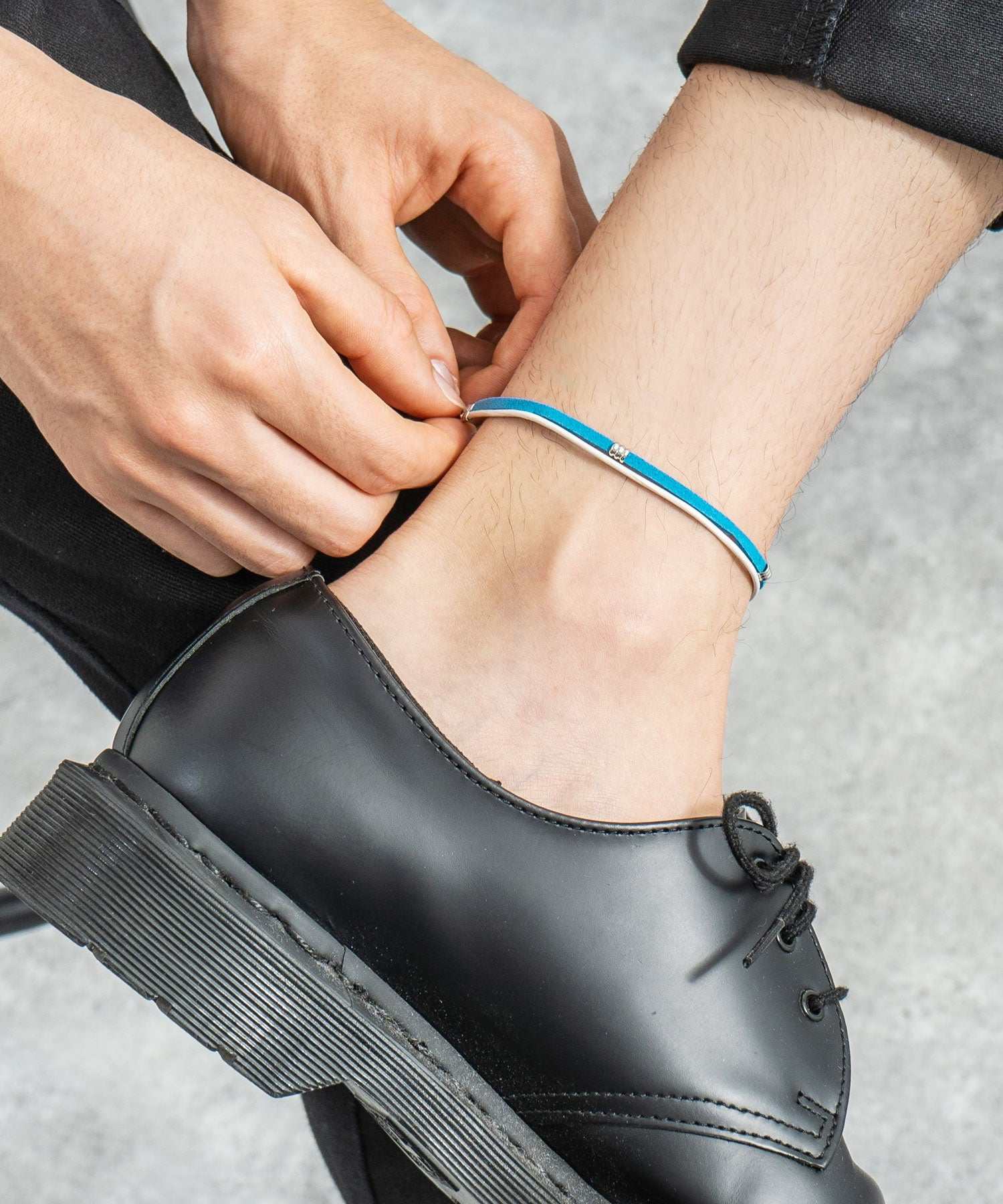 ロッキーモンロー Rocky Monroe アンクレット ブレスレット メンズ レディース つけっぱなし 2連 シルバー PU フェイクレザー チャーム カラーコード ペア シンプル 英字 9571