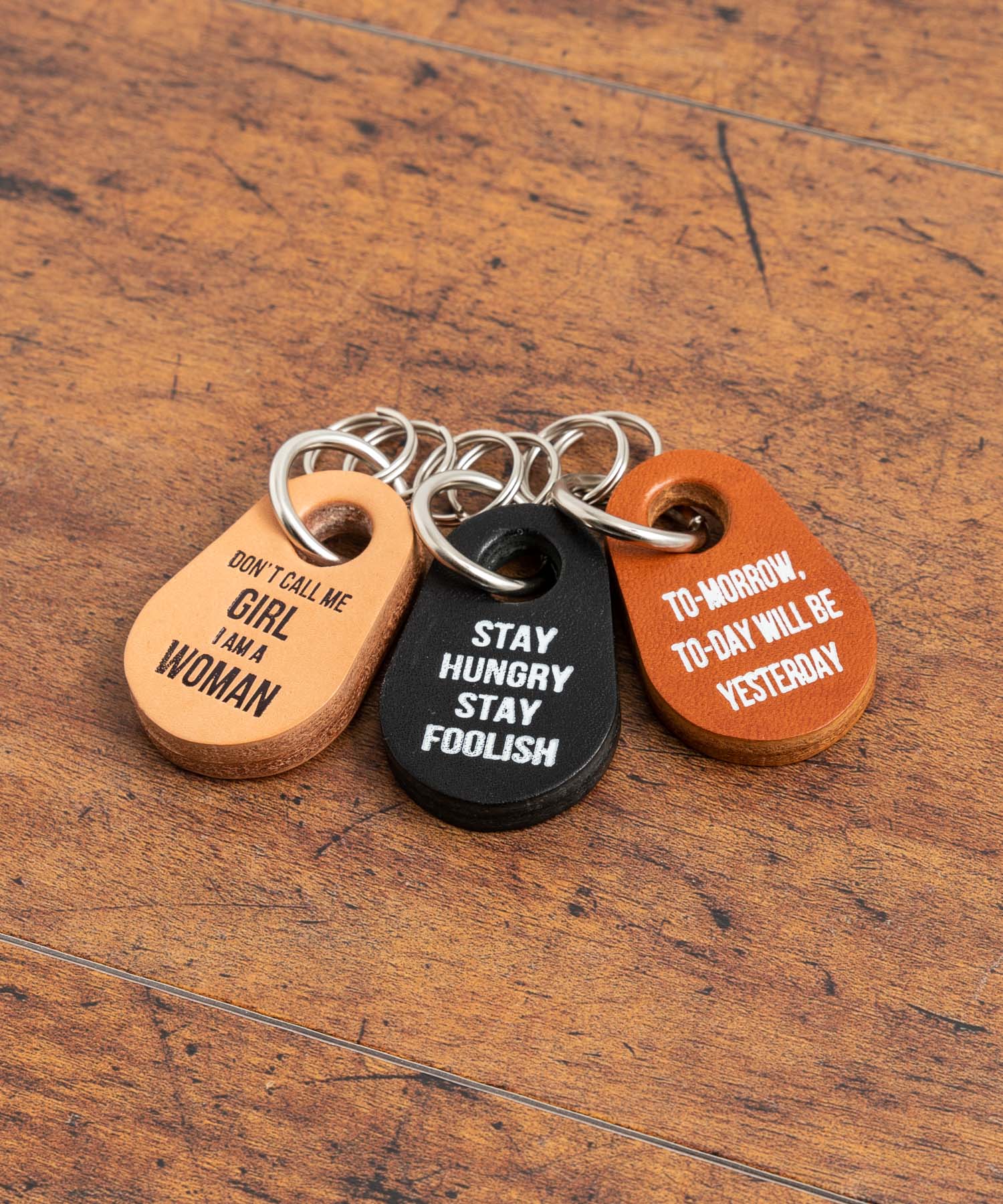 ロッキーモンロー Rocky Monroe キーチャーム COWタグ キーホルダー 本革 メンズ レディース 栃木レザー 牛革 日本製 国産 キーリング ストラップ カジュアル アメカジ シンプル ギフト （キャメル） キャメル