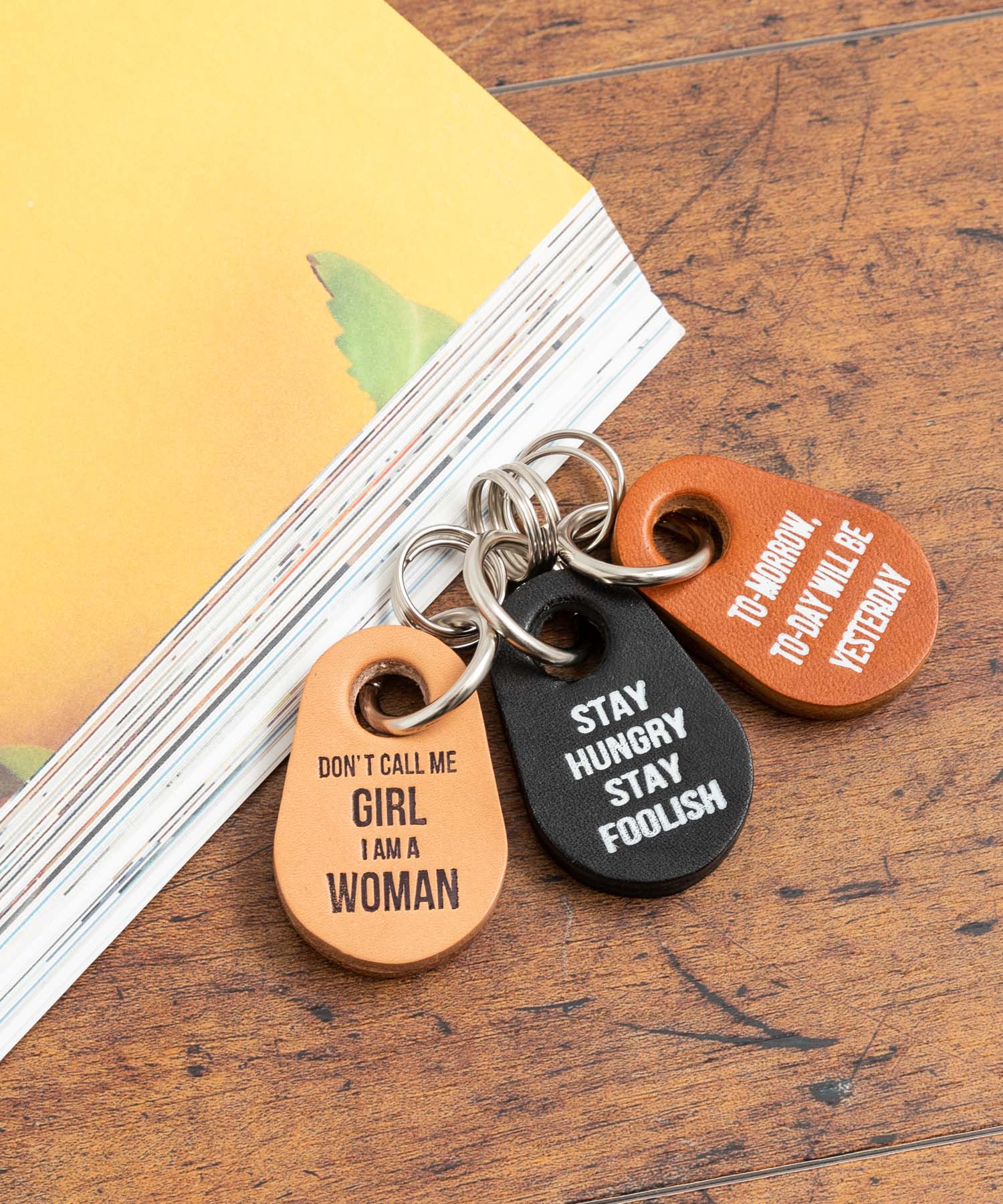 ロッキーモンロー Rocky Monroe キーチャーム COWタグ キーホルダー 本革 メンズ レディース 栃木レザー 牛革 日本製 国産 キーリング ストラップ カジュアル アメカジ シンプル ギフト （キャメル） キャメル