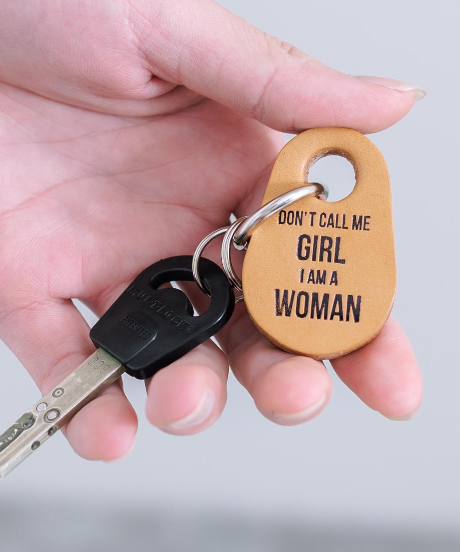 ロッキーモンロー Rocky Monroe キーチャーム COWタグ キーホルダー 本革 メンズ レディース 栃木レザー 牛革 日本製 国産 キーリング ストラップ カジュアル アメカジ シンプル ギフト （タン） タン