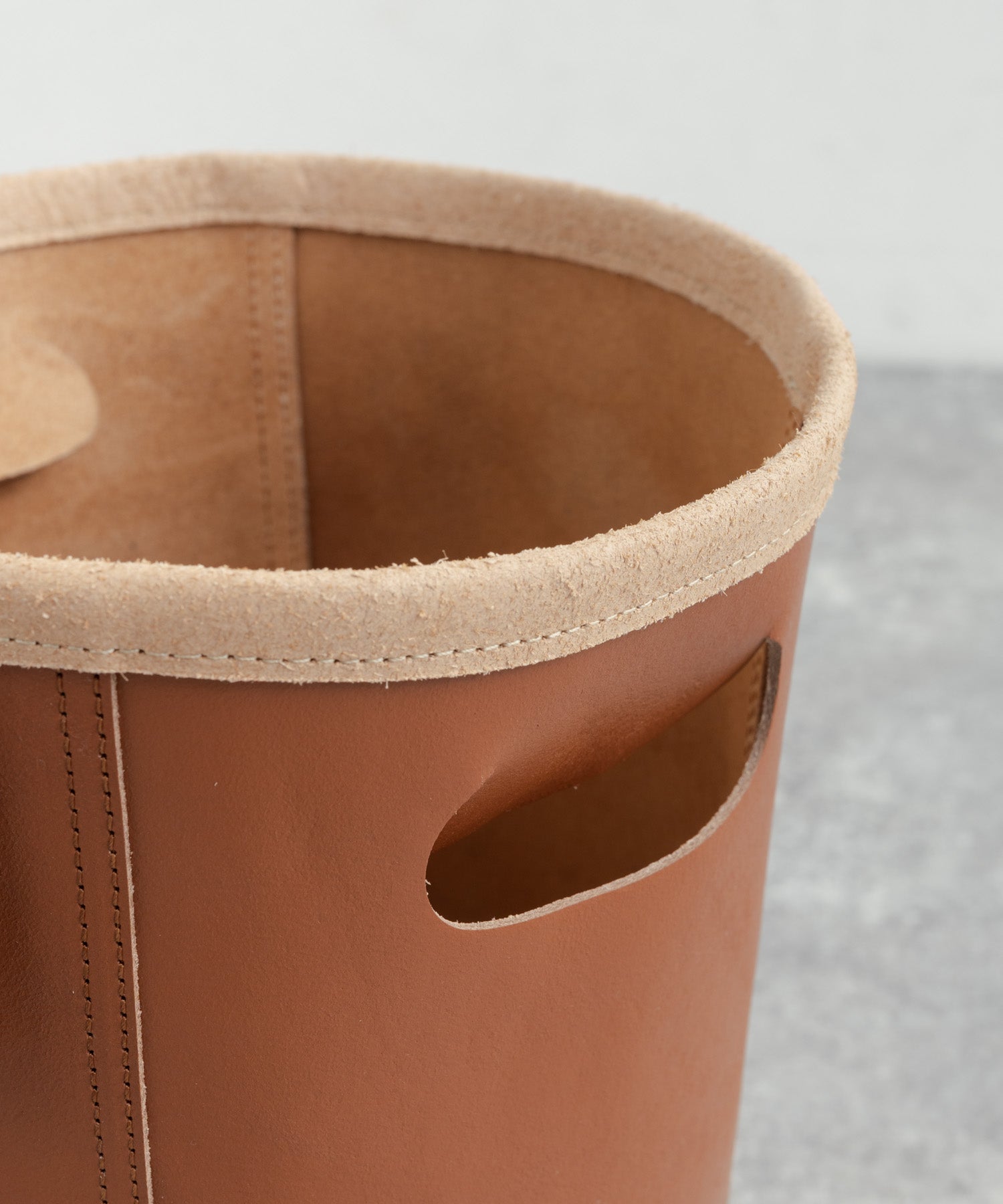 Rocky Monroe Trash Box Garbage Can Cowhide Toko Leather Domestic Made in Japan Genuine Leather Dust Box Storage Slim Simple Plain Miscellaneous Goods Interior Stylish Round Type Room New Life