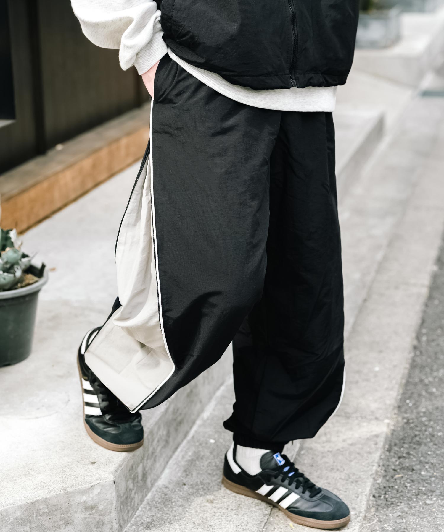 ロッキーモンロー Rocky Monroe トラックパンツ ナイロン サイドジップ ワイド メンズ レディース 配色 2way テック系 パイピング イージージョガー スケーター ドローコード 14308 （グレー） グレー