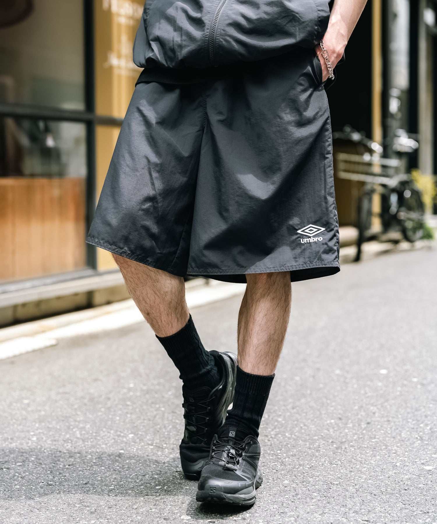 ロッキーモンロー Rocky Monroe UMBRO ショートパンツ ワイド ナイロン メンズ レディース イージーショーツ 短パン ひざ丈  ハーフ ワンポイント ロゴ刺繍 別注コラボ 14473 （ネイビー） ネイビー