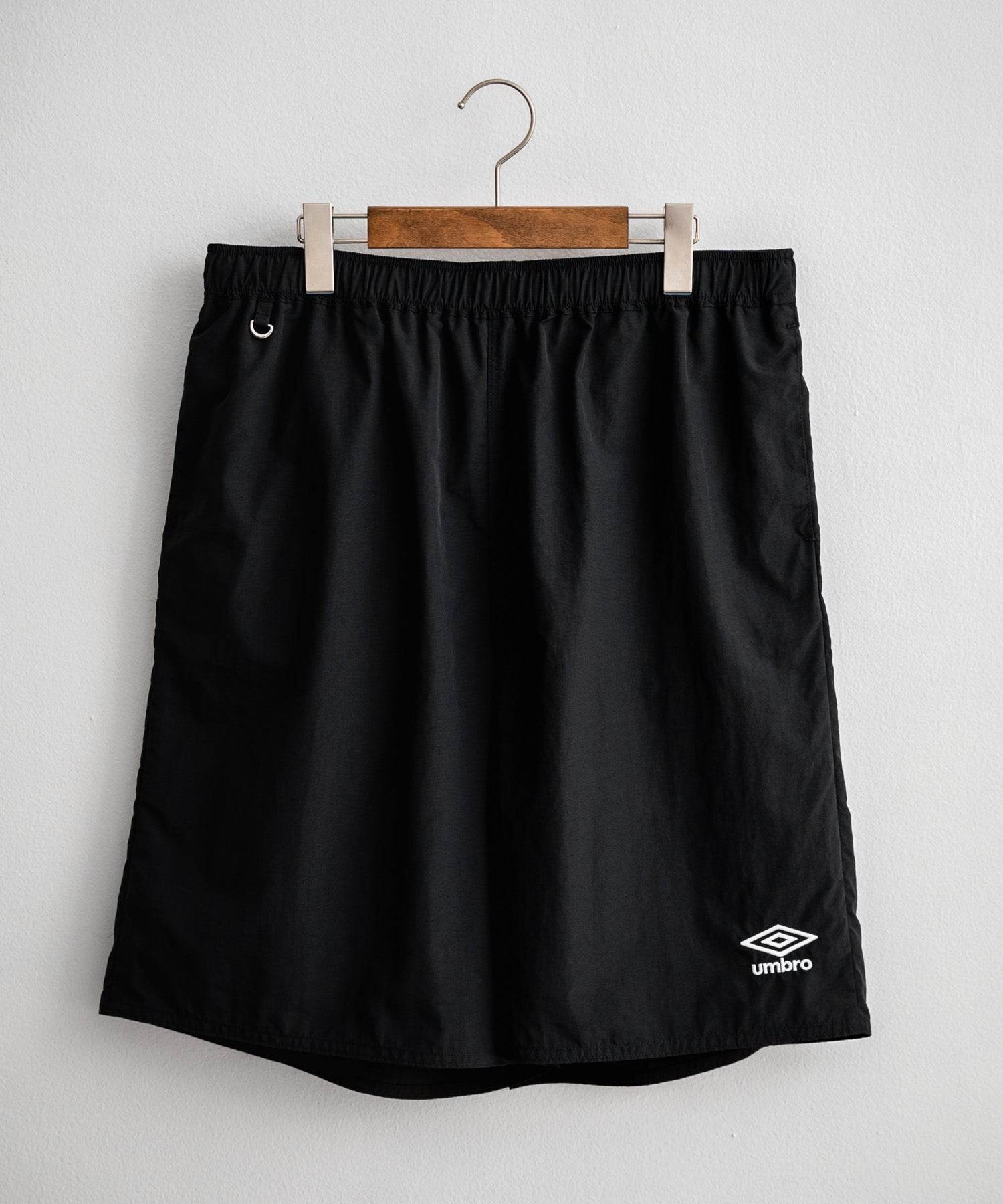 ロッキーモンロー Rocky Monroe UMBRO ショートパンツ ワイド ナイロン メンズ レディース イージーショーツ 短パン ひざ丈  ハーフ ワンポイント ロゴ刺繍 別注コラボ 14473 （ネイビー） ネイビー