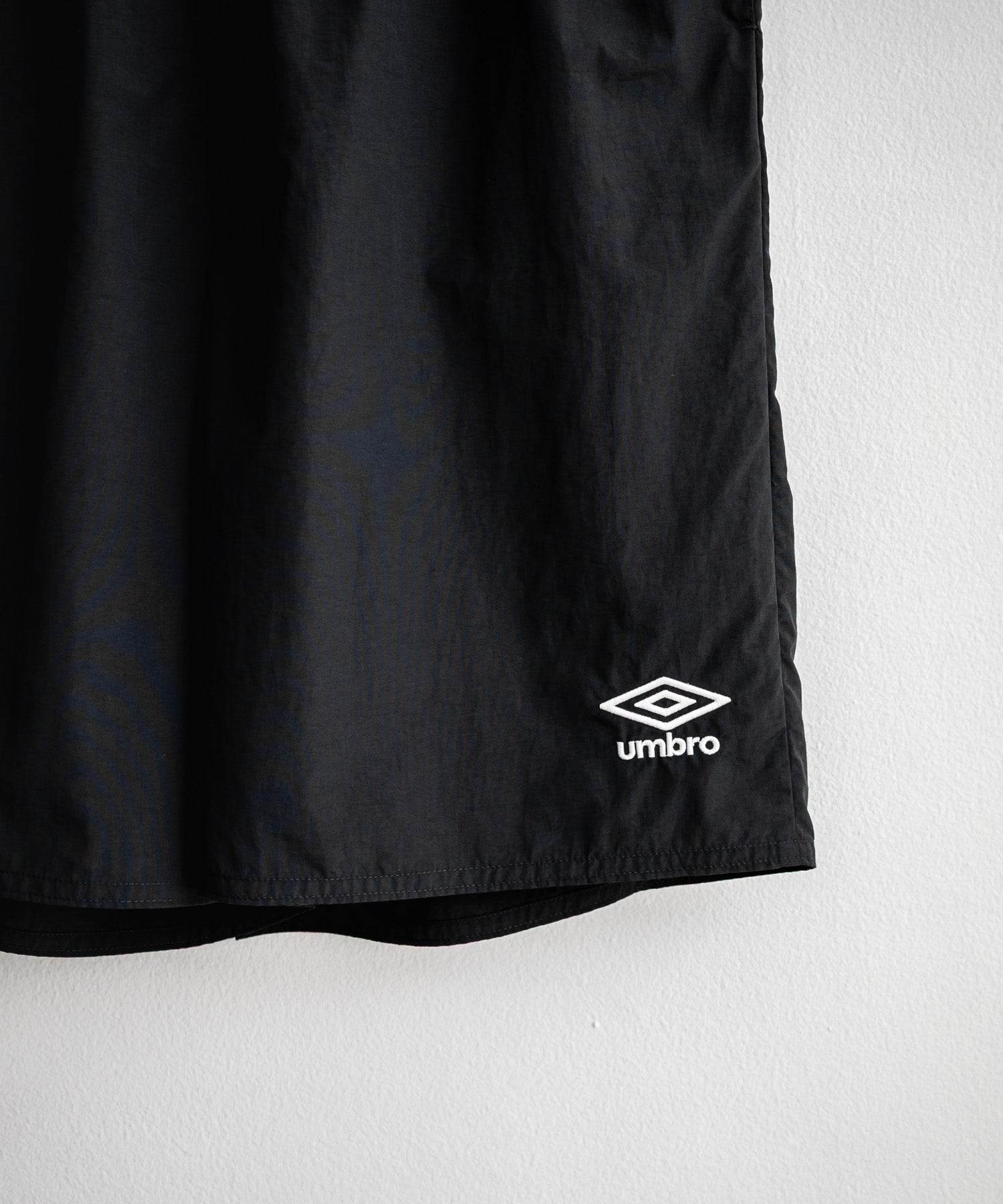ロッキーモンロー Rocky Monroe UMBRO ショートパンツ ワイド ナイロン メンズ レディース イージーショーツ 短パン ひざ丈  ハーフ ワンポイント ロゴ刺繍 別注コラボ 14473 （ネイビー） ネイビー
