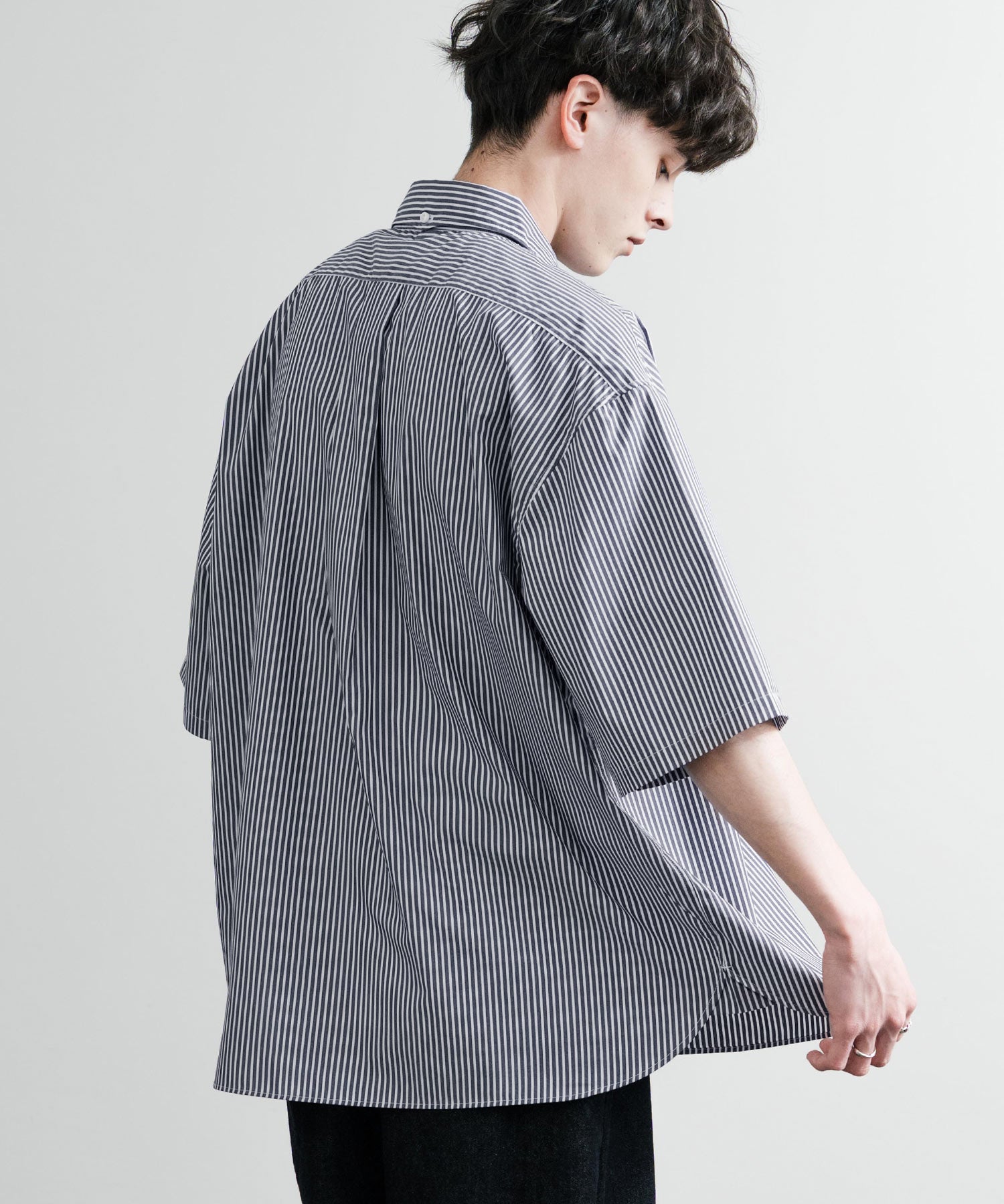 ロッキーモンロー Rocky Monroe 接触冷感 ストライプシャツ 半袖 メンズ ボタンダウン ボクシーAライン ルーズ UVカット日本製 Upscape Audience AUD6609 14696 （アイボリー） アイボリー