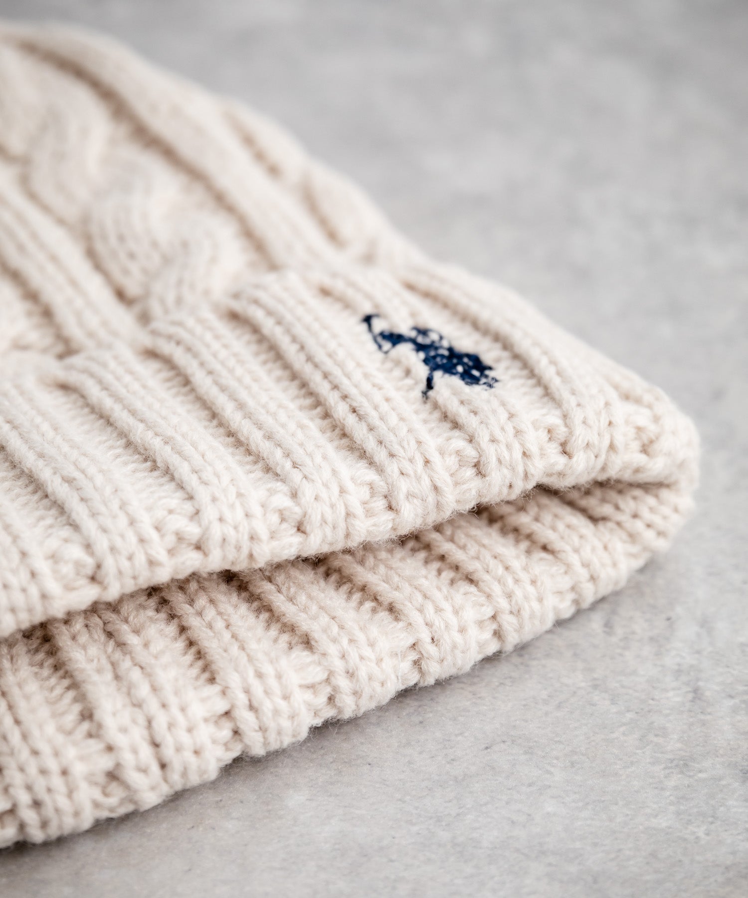 ロッキーモンロー Rocky Monroe ニット帽 ビニー メンズ レディース ニットキャップ 帽子 ケーブル編み 無地 ロゴ刺繍 スノボー 保温性  U.S. POLO ASSN.  14863 （11.アイボリー） 11.アイボリー