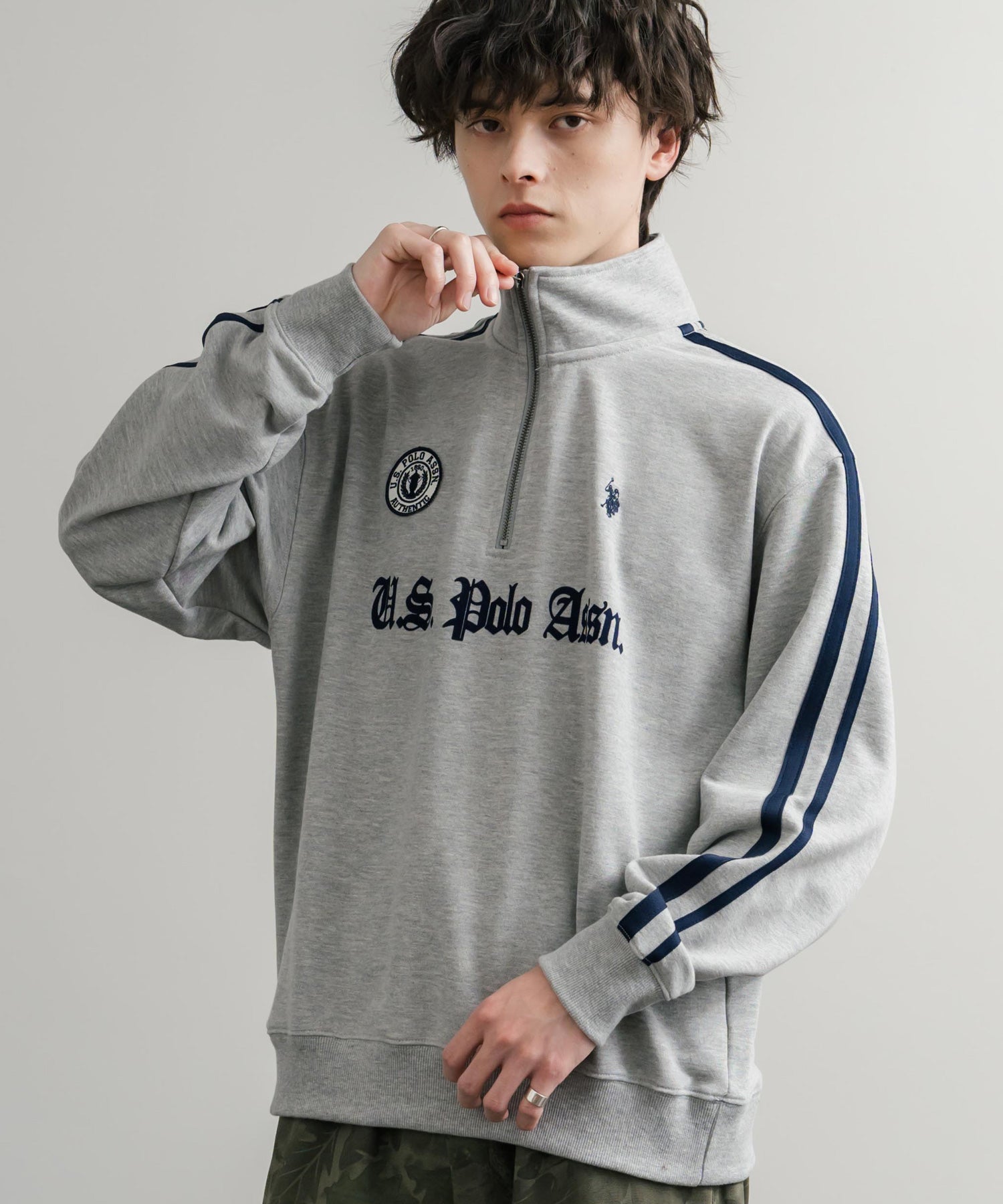 ロッキーモンロー Rocky Monroe スウェット トレーナー 長袖 ハーフジップ メンズ レディース 袖ライン ワッペン ロゴ刺繍 裏毛 スポーティー U.S. POLO ASSN.  14862 （12.オートミール） 12.オートミール