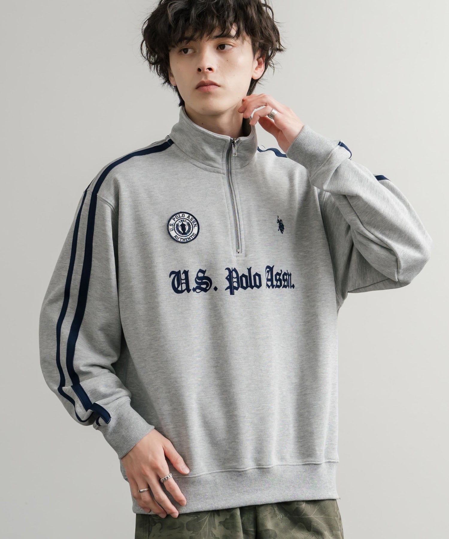 ロッキーモンロー Rocky Monroe スウェット トレーナー 長袖 ハーフジップ メンズ レディース 袖ライン ワッペン ロゴ刺繍 裏毛 スポーティー U.S. POLO ASSN.  14862 （12.オートミール） 12.オートミール