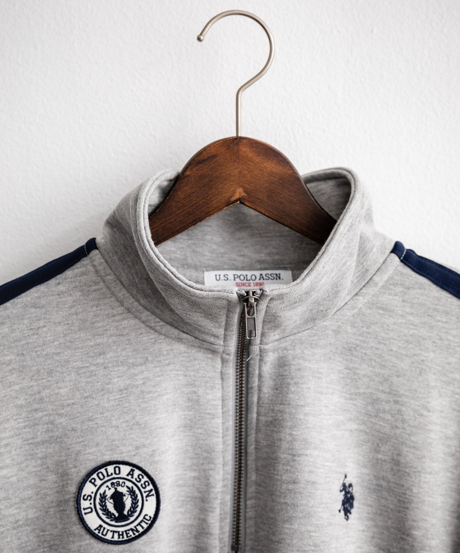 ロッキーモンロー Rocky Monroe スウェット トレーナー 長袖 ハーフジップ メンズ レディース 袖ライン ワッペン ロゴ刺繍 裏毛 スポーティー U.S. POLO ASSN.  14862 （12.オートミール） 12.オートミール