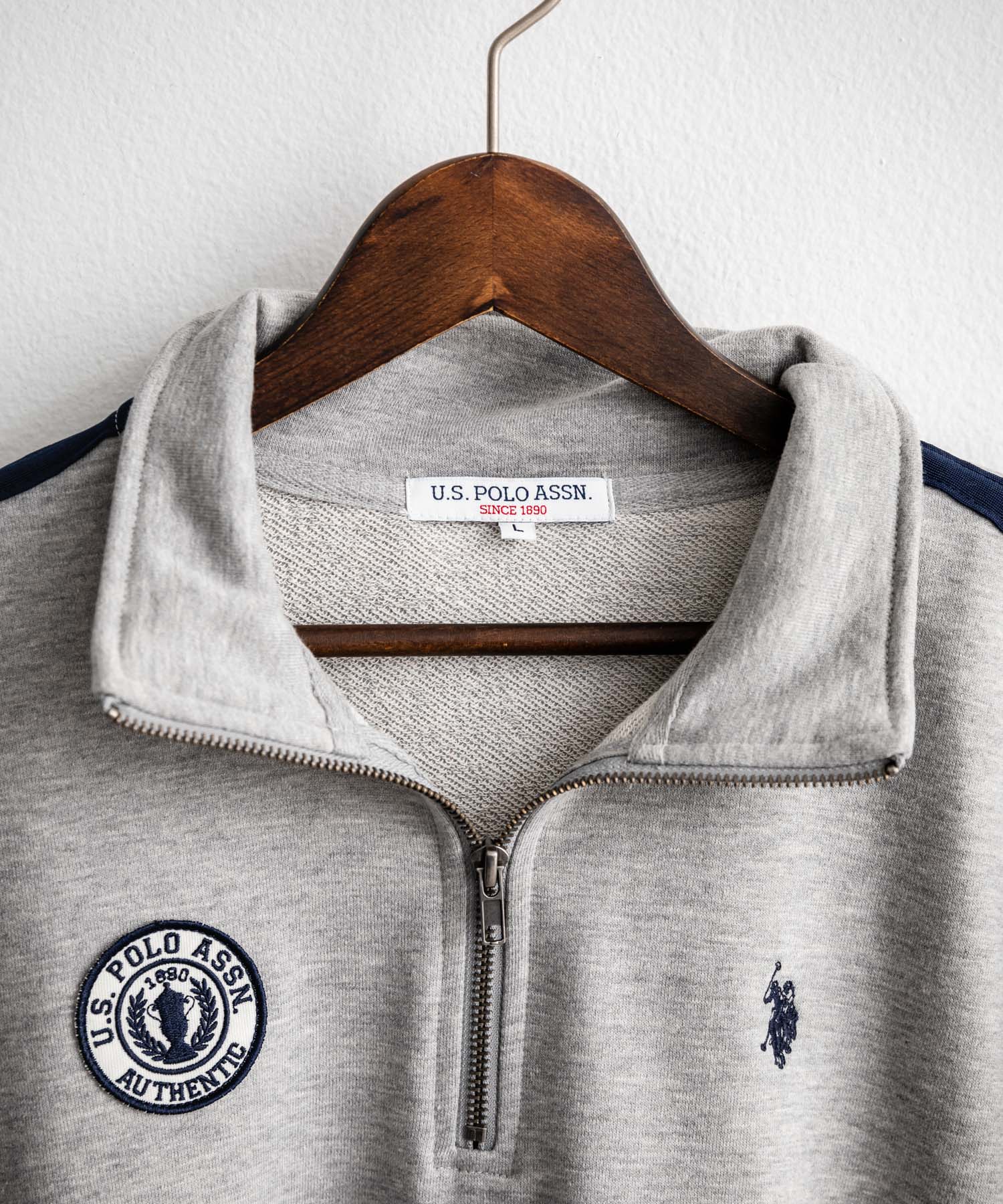 ロッキーモンロー Rocky Monroe スウェット トレーナー 長袖 ハーフジップ メンズ レディース 袖ライン ワッペン ロゴ刺繍 裏毛 スポーティー U.S. POLO ASSN.  14862 （12.オートミール） 12.オートミール