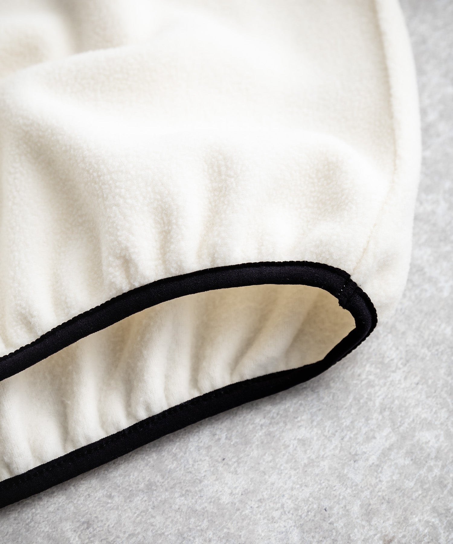 ロッキーモンロー Rocky Monroe KANGOL カンゴール 別注 フリース ハーフジップ メンズ レディース オーバーサイズ ロゴ刺繍 サイドライン ストリート スポーティー  蓄熱 15157 （オフ×ブラック） オフ×ブラック