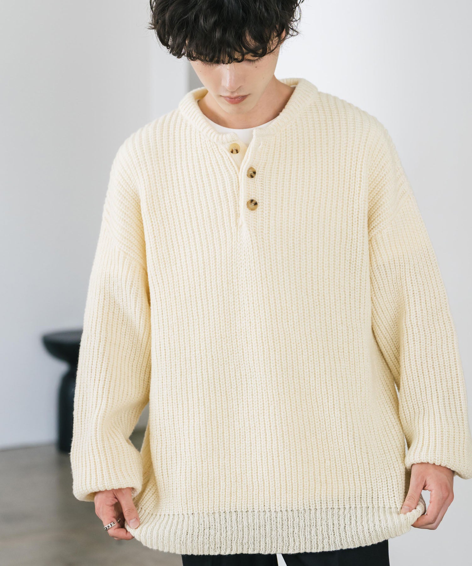 ロッキーモンロー Rocky Monroe ニット セーター 無地 長袖 メンズ レディース 畦編み オーバーサイズ ボリュームニット ヘンリーネック カジュアル きれいめ ウォッシャブル 14554 （オフ） オフ