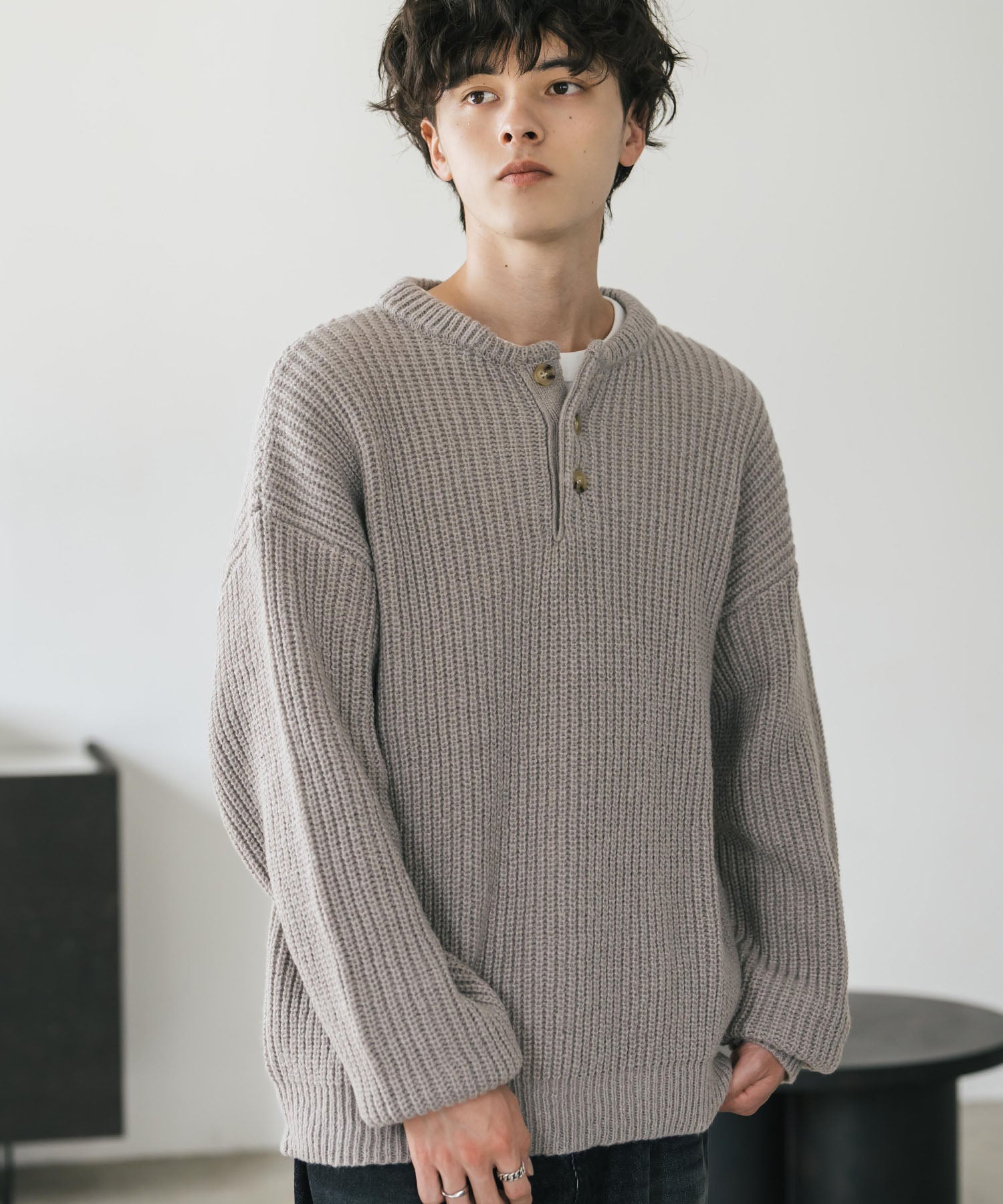 ロッキーモンロー Rocky Monroe ニット セーター 無地 長袖 メンズ レディース 畦編み オーバーサイズ ボリュームニット ヘンリーネック カジュアル きれいめ ウォッシャブル 14554 （グレー） グレー