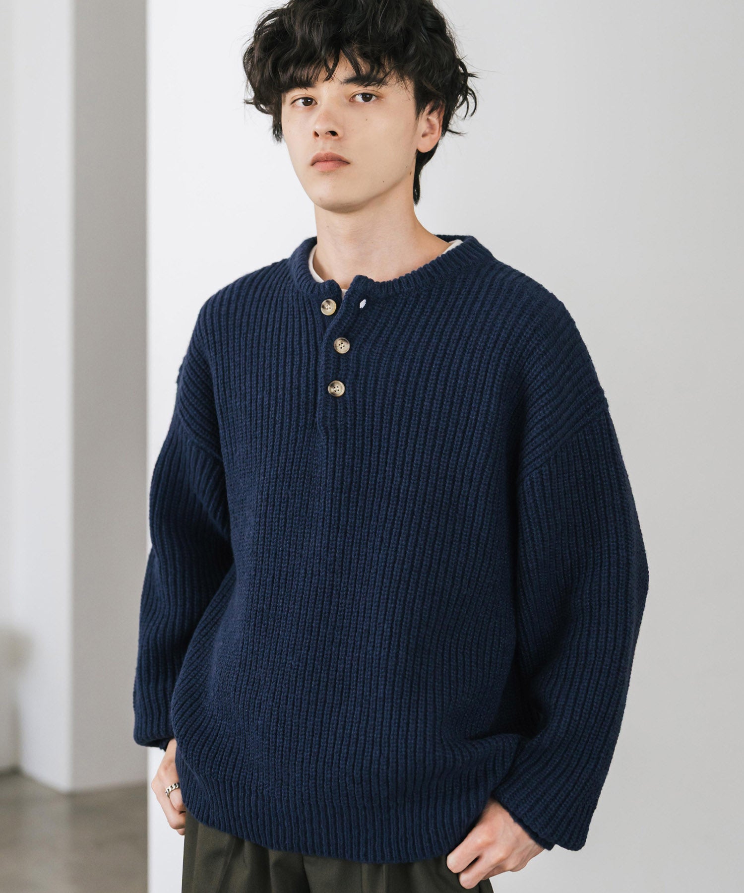 ロッキーモンロー Rocky Monroe ニット セーター 無地 長袖 メンズ レディース 畦編み オーバーサイズ ボリュームニット ヘンリーネック カジュアル きれいめ ウォッシャブル 14554 （ネイビー） ネイビー