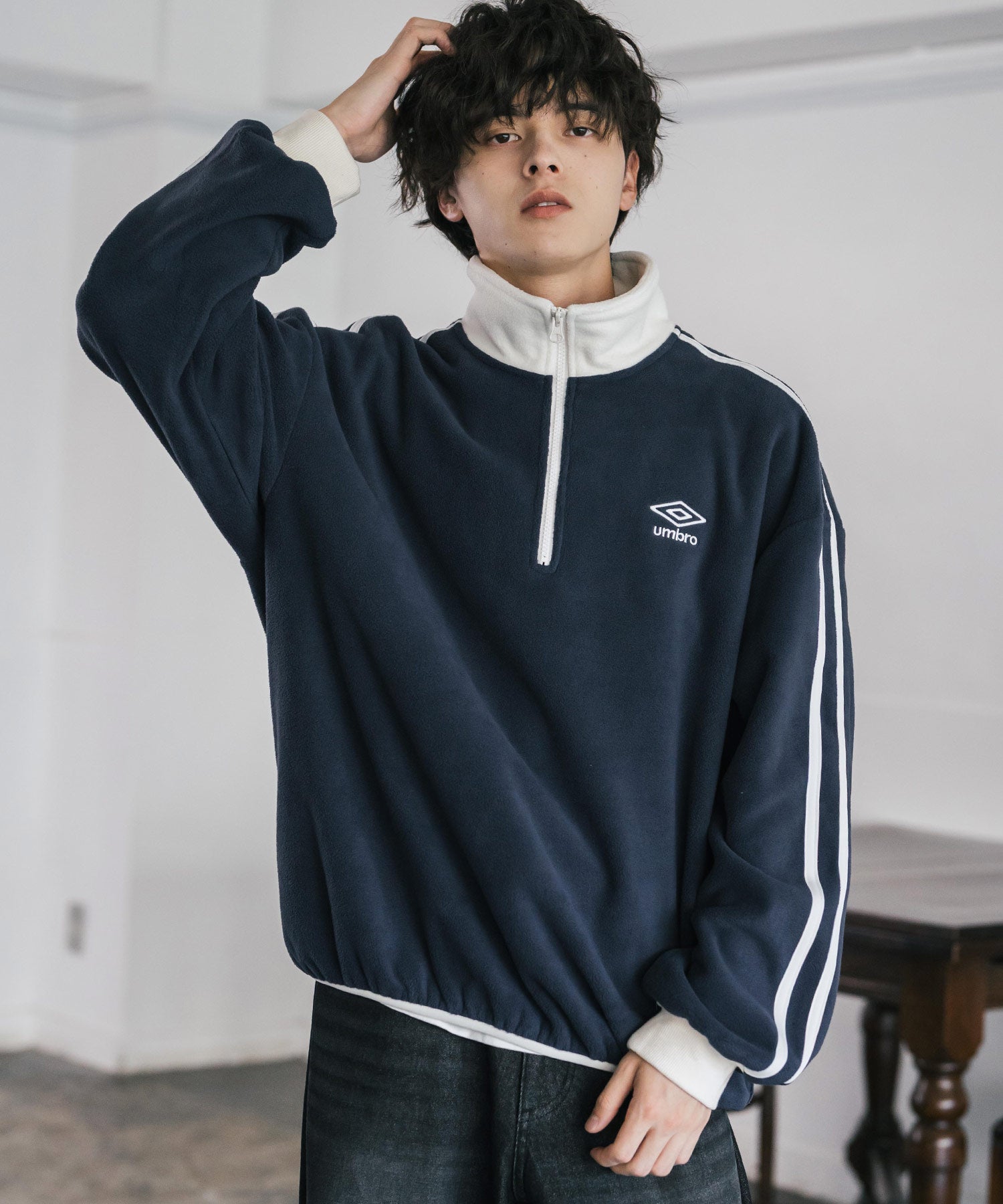 ロッキーモンロー Rocky Monroe UMBRO アンブロ フリース ハーフジップ 長袖 メンズ レディース トレーナー オーバーサイズ ロゴ刺繍 サイドライン ハイネック 別注 14946 （ネイビー） ネイビー