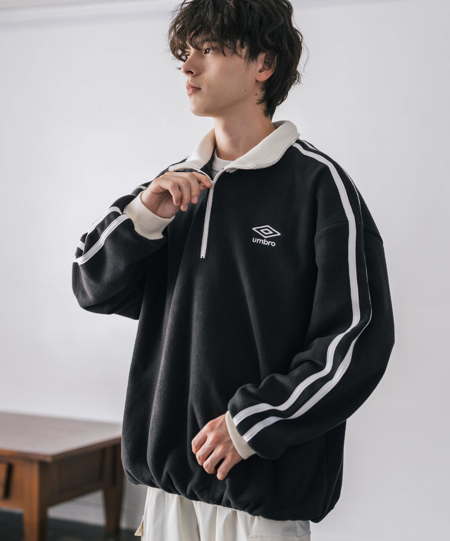 ロッキーモンロー Rocky Monroe UMBRO アンブロ フリース ハーフジップ 長袖 メンズ レディース トレーナー オーバーサイズ ロゴ刺繍 サイドライン ハイネック 別注 14946 （ネイビー） ネイビー