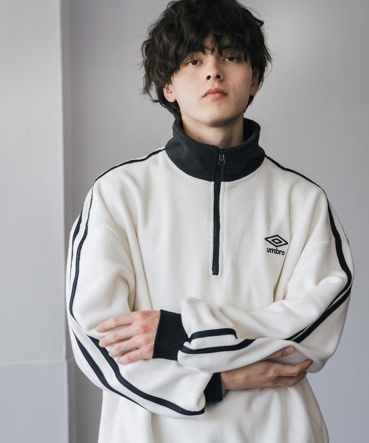 ロッキーモンロー Rocky Monroe UMBRO アンブロ フリース ハーフジップ 長袖 メンズ レディース トレーナー オーバーサイズ ロゴ刺繍 サイドライン ハイネック 別注 14946 （ネイビー） ネイビー