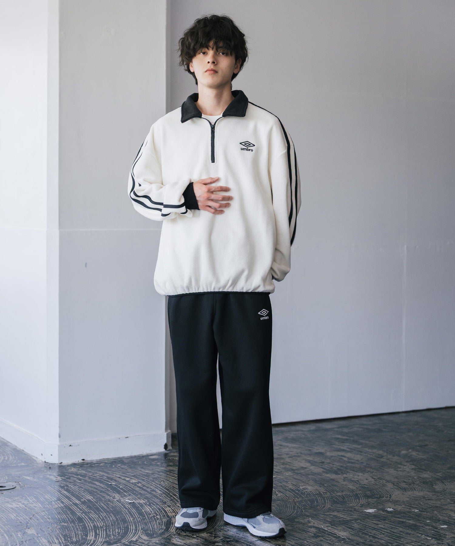ロッキーモンロー Rocky Monroe UMBRO アンブロ フリース ハーフジップ 長袖 メンズ レディース トレーナー オーバーサイズ ロゴ刺繍 サイドライン ハイネック 別注 14946 （ネイビー） ネイビー