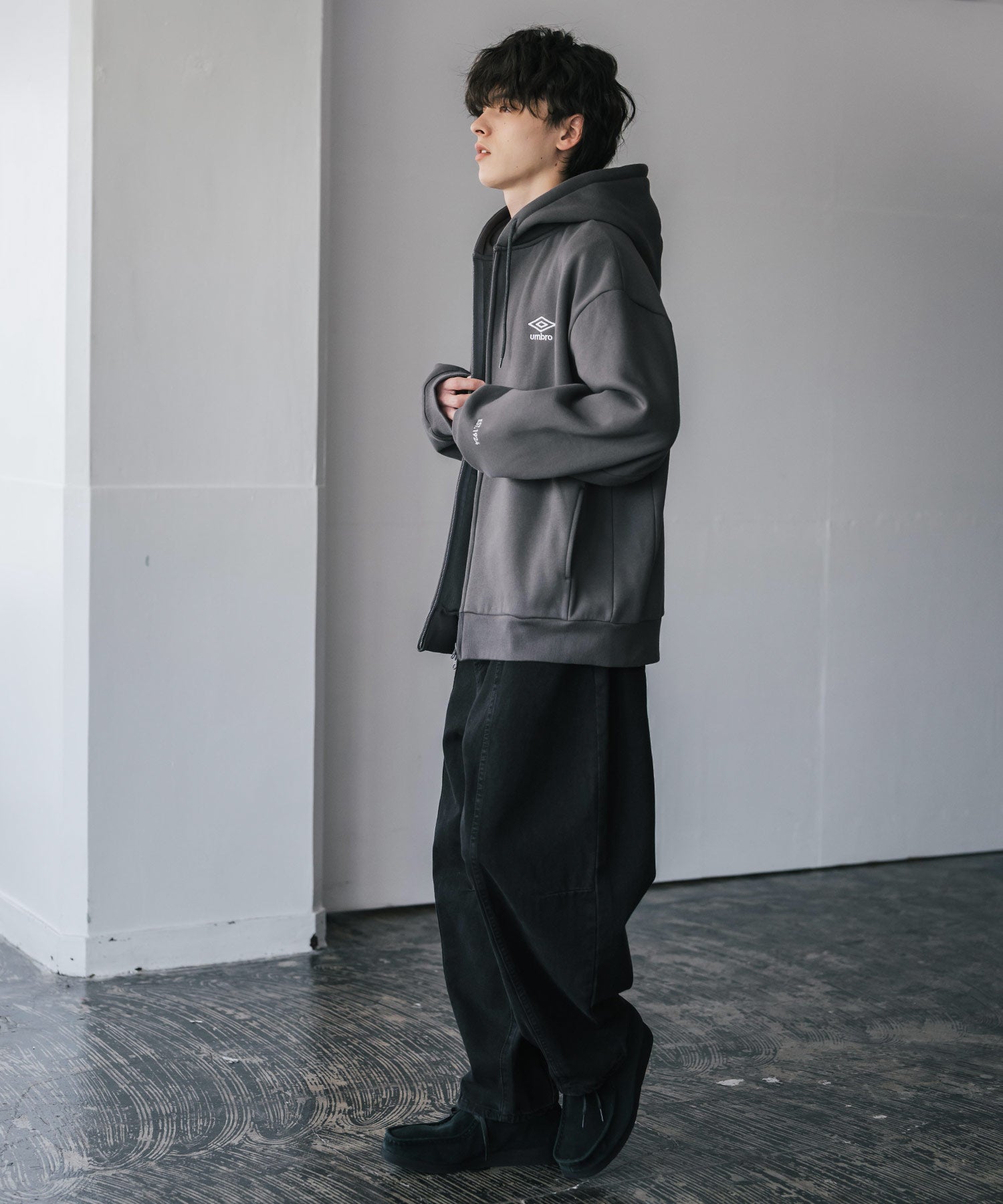 ロッキーモンロー Rocky Monroe UMBRO アンブロ ジップパーカー 裏起毛 長袖 メンズ スウェット フーディー ライトアウター オーバーサイズ あたたかい ロゴ刺繍 別注 14943 （チャコール） チャコール