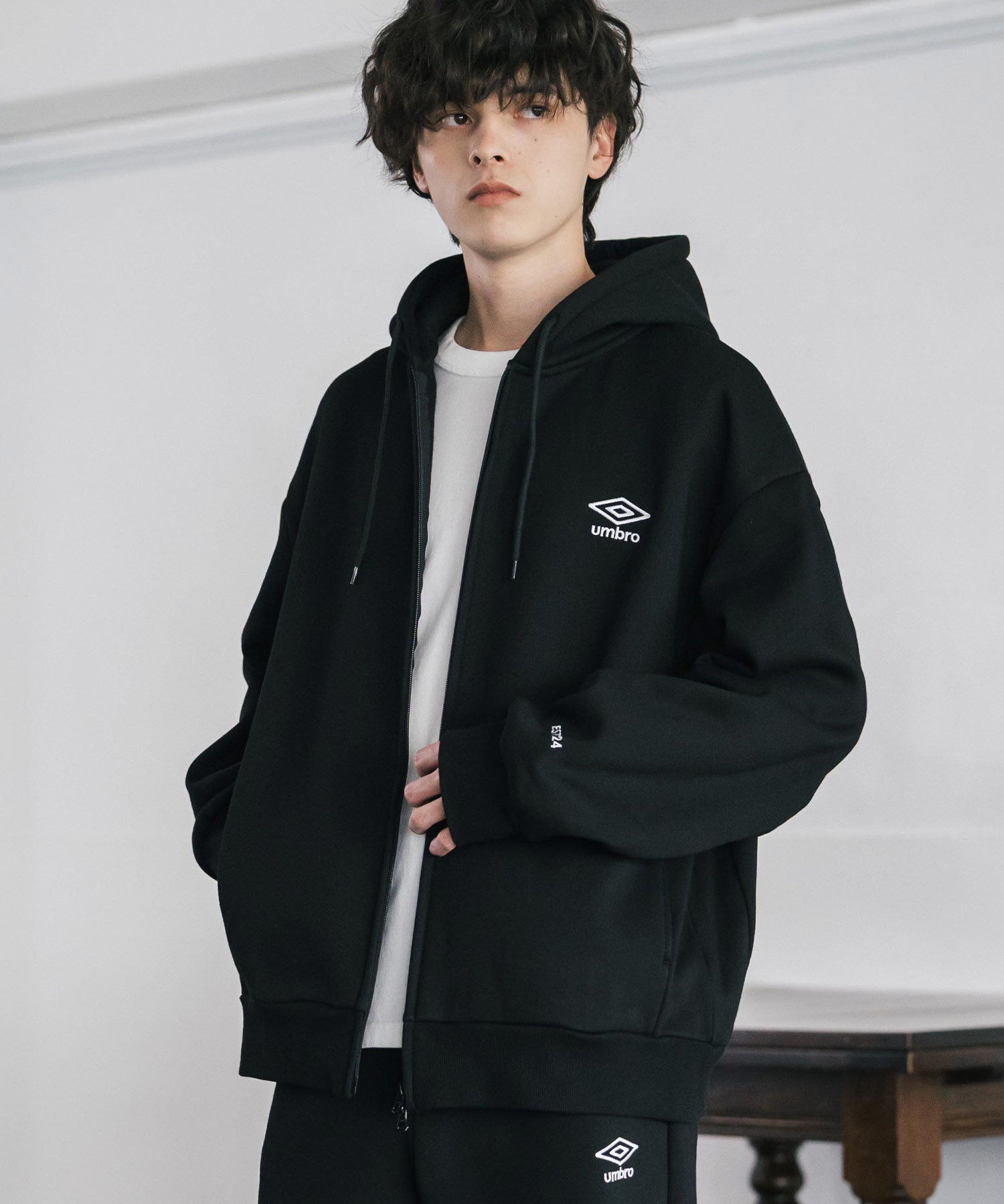 ロッキーモンロー Rocky Monroe UMBRO アンブロ ジップパーカー 裏起毛 長袖 メンズ スウェット フーディー ライトアウター オーバーサイズ あたたかい ロゴ刺繍 別注 14943 （チャコール） チャコール