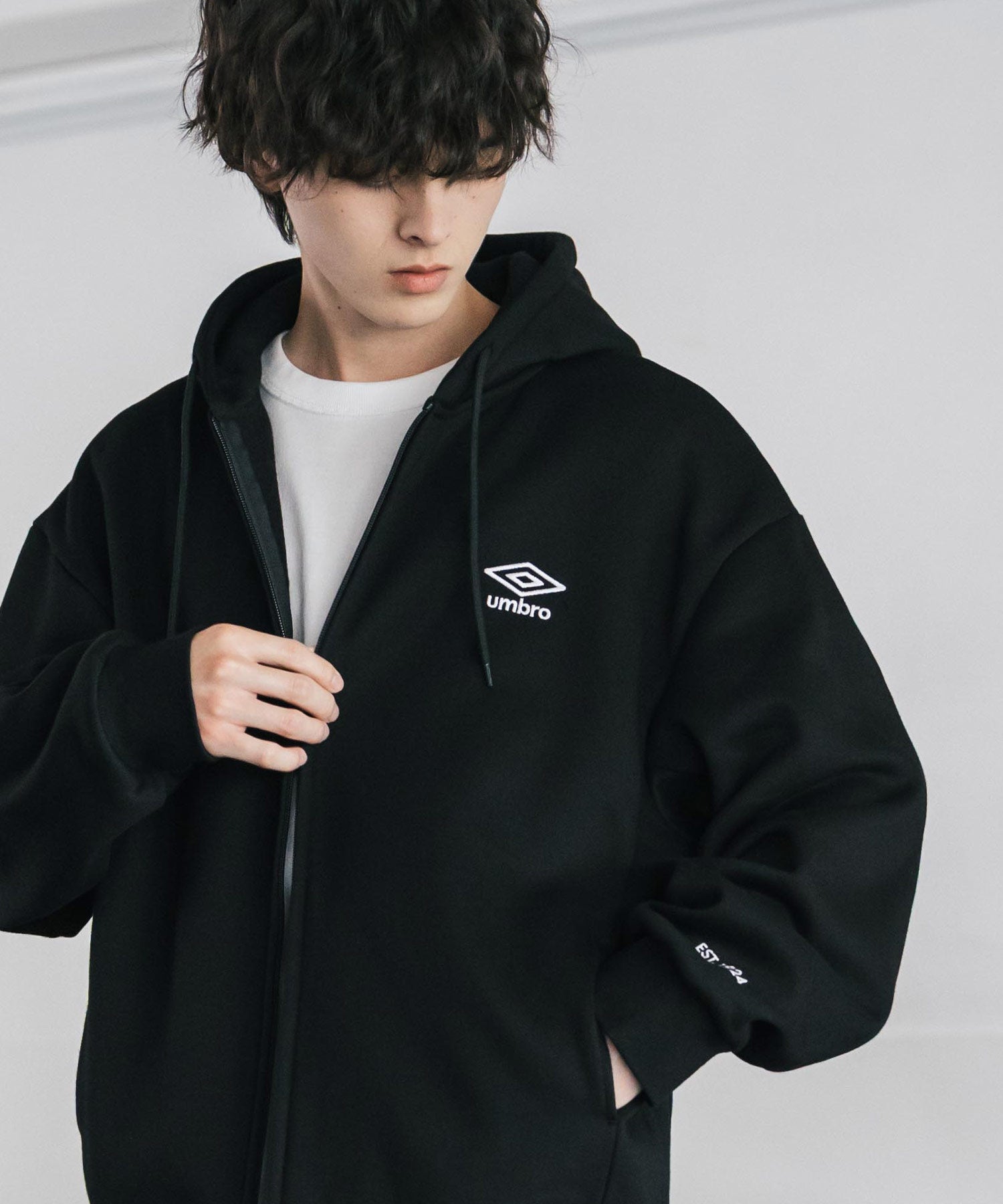 ロッキーモンロー Rocky Monroe UMBRO アンブロ ジップパーカー 裏起毛 長袖 メンズ スウェット フーディー ライトアウター オーバーサイズ あたたかい ロゴ刺繍 別注 14943 （チャコール） チャコール