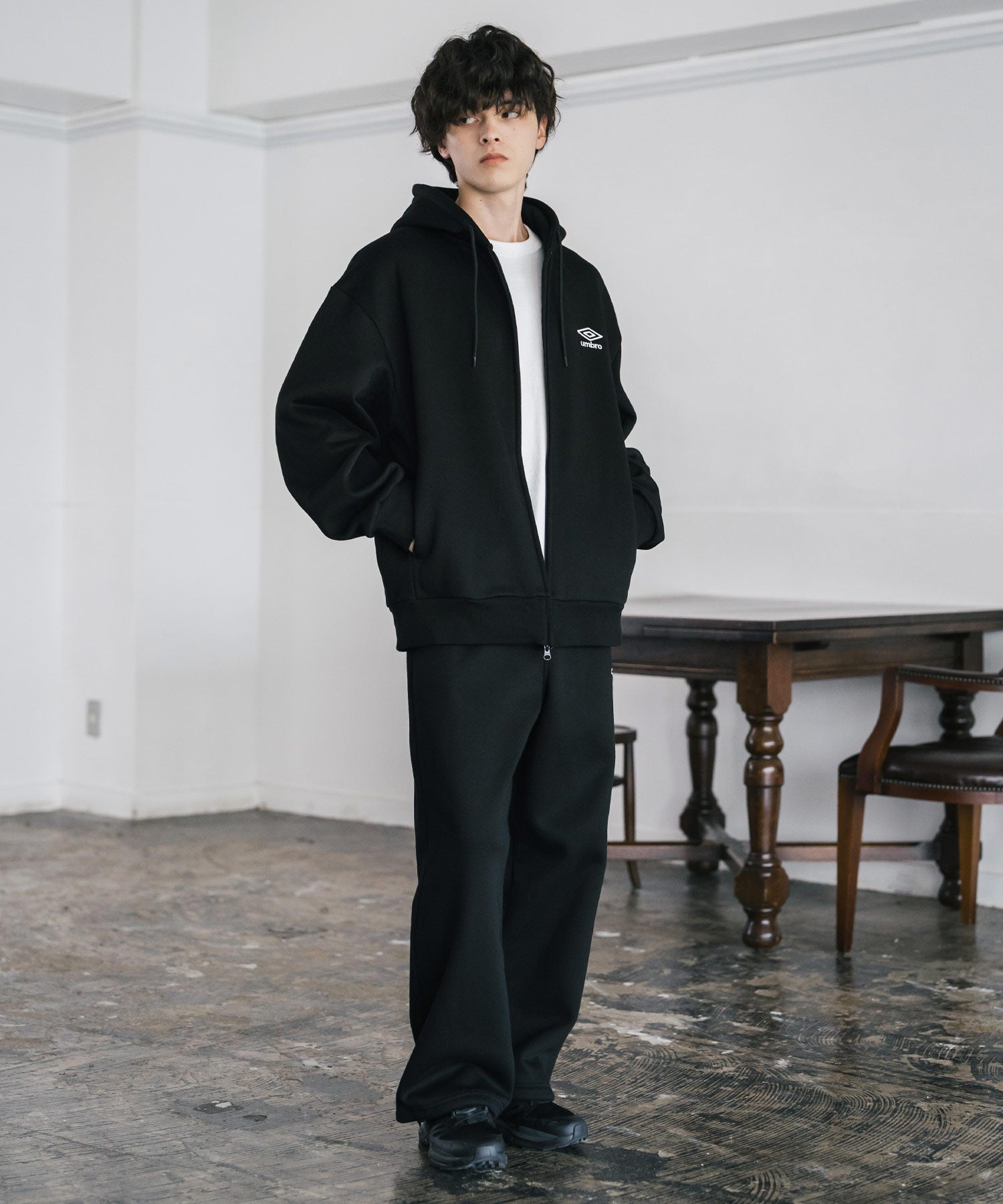 ロッキーモンロー Rocky Monroe UMBRO アンブロ ジップパーカー 裏起毛 長袖 メンズ スウェット フーディー ライトアウター オーバーサイズ あたたかい ロゴ刺繍 別注 14943 （チャコール） チャコール