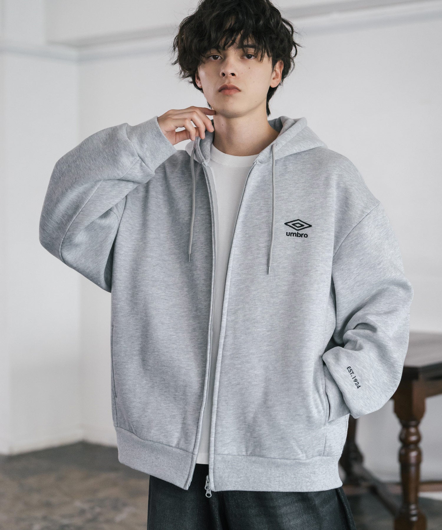 ロッキーモンロー Rocky Monroe UMBRO アンブロ ジップパーカー 裏起毛 長袖 メンズ スウェット フーディー ライトアウター オーバーサイズ あたたかい ロゴ刺繍 別注 14943 （チャコール） チャコール