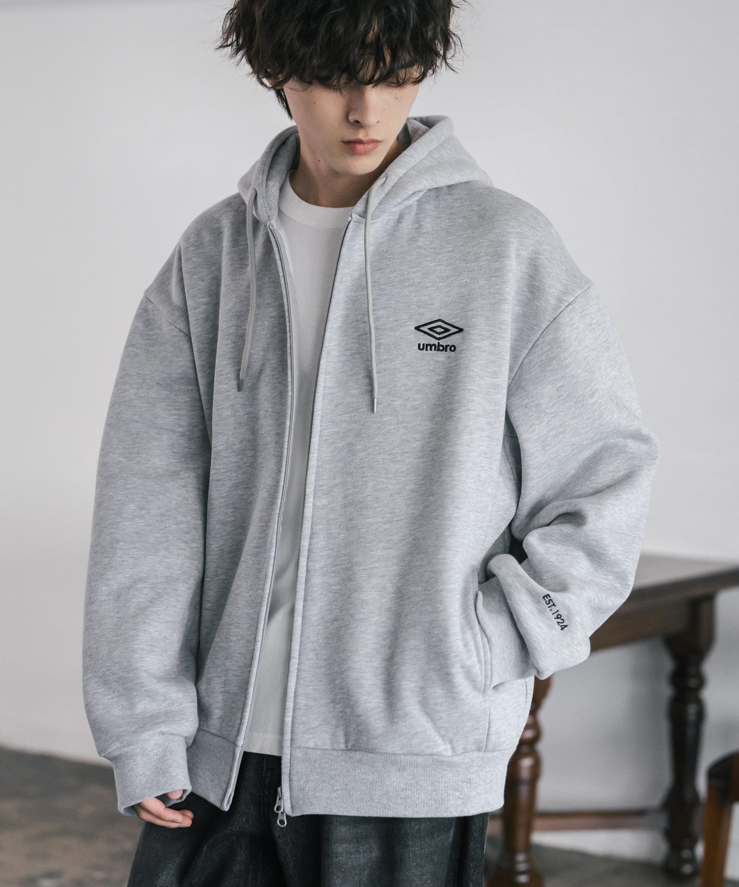 ロッキーモンロー Rocky Monroe UMBRO アンブロ ジップパーカー 裏起毛 長袖 メンズ スウェット フーディー ライトアウター オーバーサイズ あたたかい ロゴ刺繍 別注 14943 （チャコール） チャコール