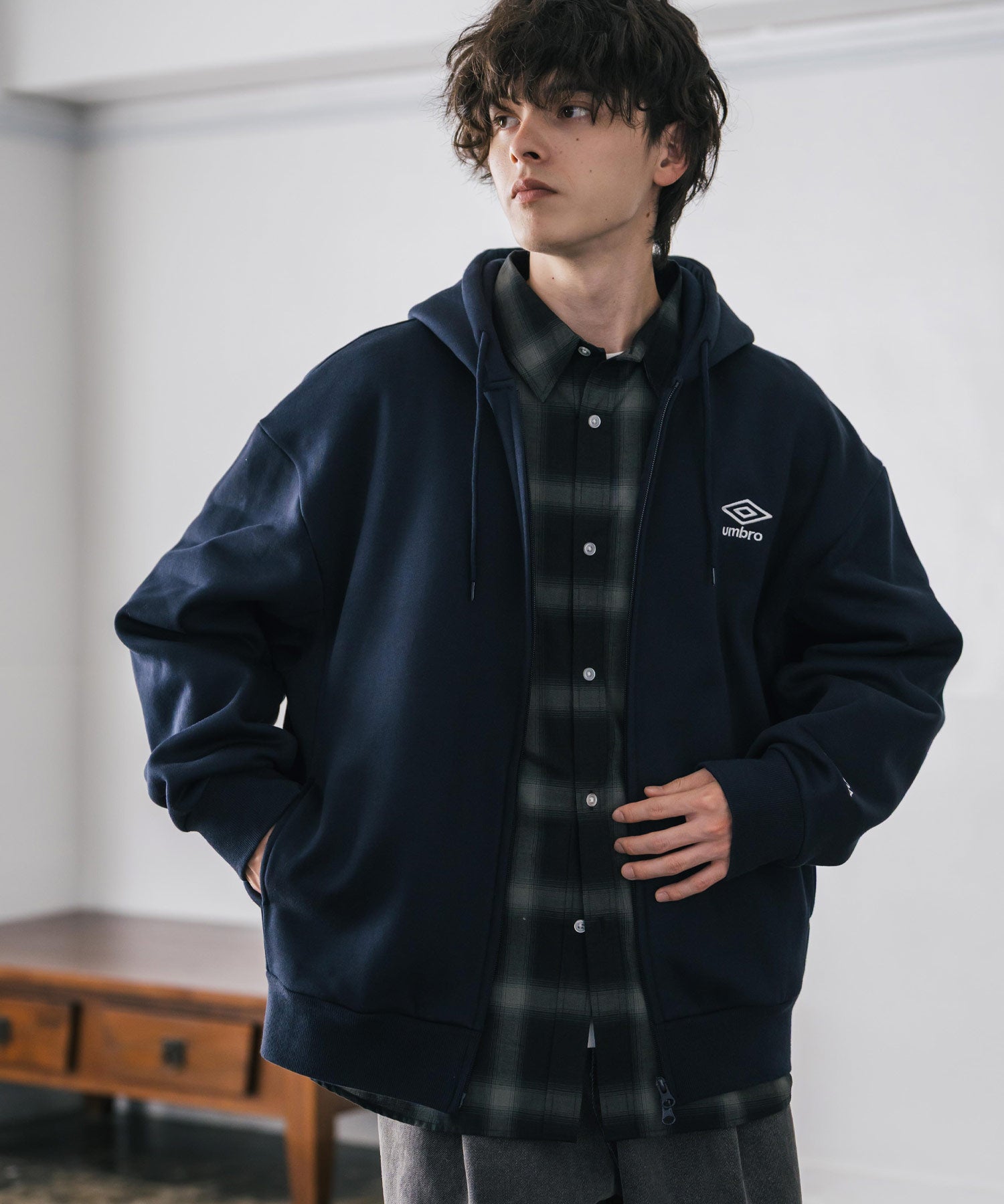 ロッキーモンロー Rocky Monroe UMBRO アンブロ ジップパーカー 裏起毛 長袖 メンズ スウェット フーディー ライトアウター オーバーサイズ あたたかい ロゴ刺繍 別注 14943 （チャコール） チャコール