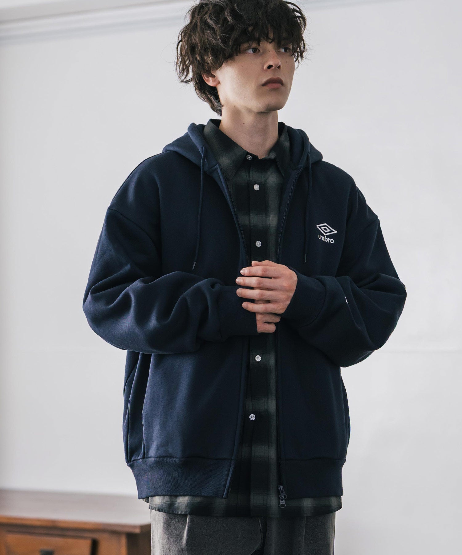 ロッキーモンロー Rocky Monroe UMBRO アンブロ ジップパーカー 裏起毛 長袖 メンズ スウェット フーディー ライトアウター オーバーサイズ あたたかい ロゴ刺繍 別注 14943 （チャコール） チャコール