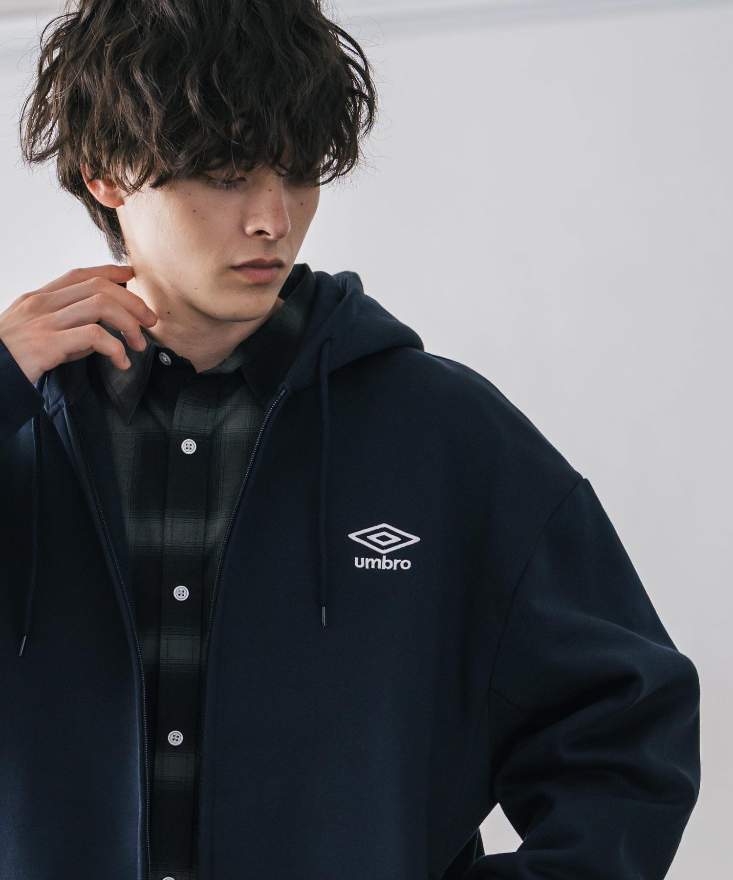 ロッキーモンロー Rocky Monroe UMBRO アンブロ ジップパーカー 裏起毛 長袖 メンズ スウェット フーディー ライトアウター オーバーサイズ あたたかい ロゴ刺繍 別注 14943 （チャコール） チャコール