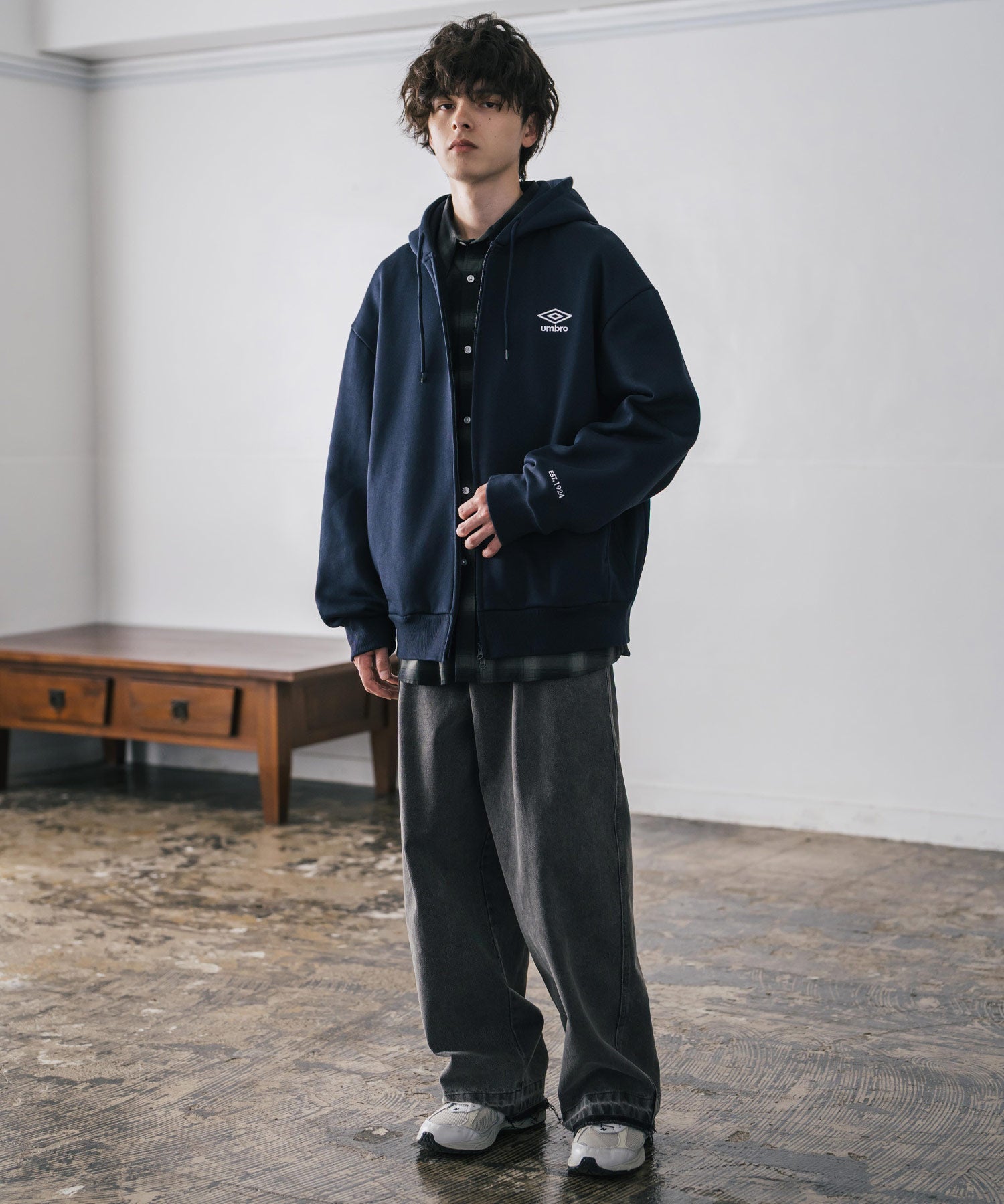 ロッキーモンロー Rocky Monroe UMBRO アンブロ ジップパーカー 裏起毛 長袖 メンズ スウェット フーディー ライトアウター オーバーサイズ あたたかい ロゴ刺繍 別注 14943 （チャコール） チャコール