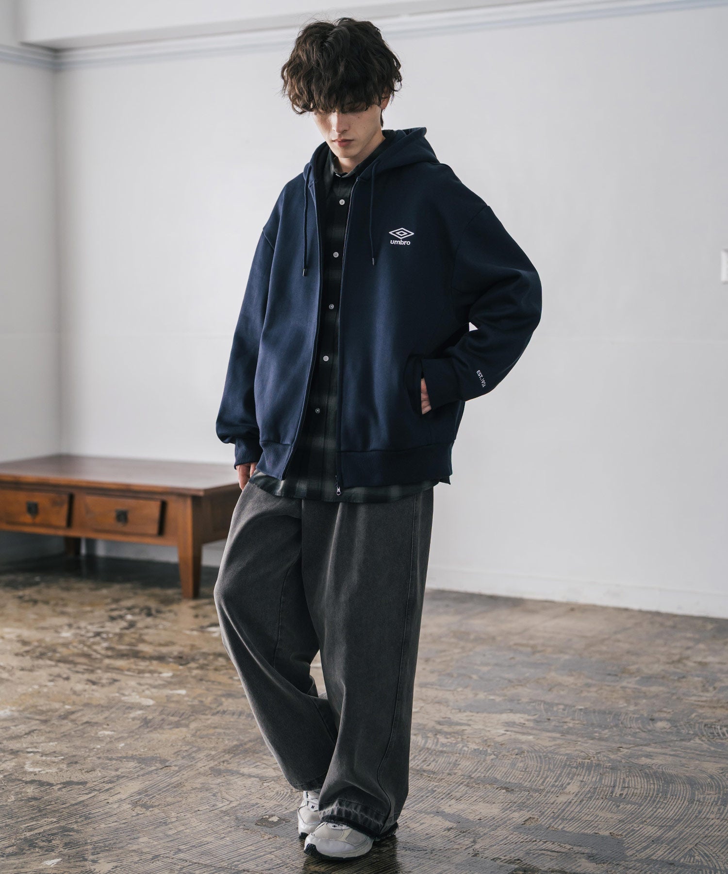 ロッキーモンロー Rocky Monroe UMBRO アンブロ ジップパーカー 裏起毛 長袖 メンズ スウェット フーディー ライトアウター オーバーサイズ あたたかい ロゴ刺繍 別注 14943 （チャコール） チャコール