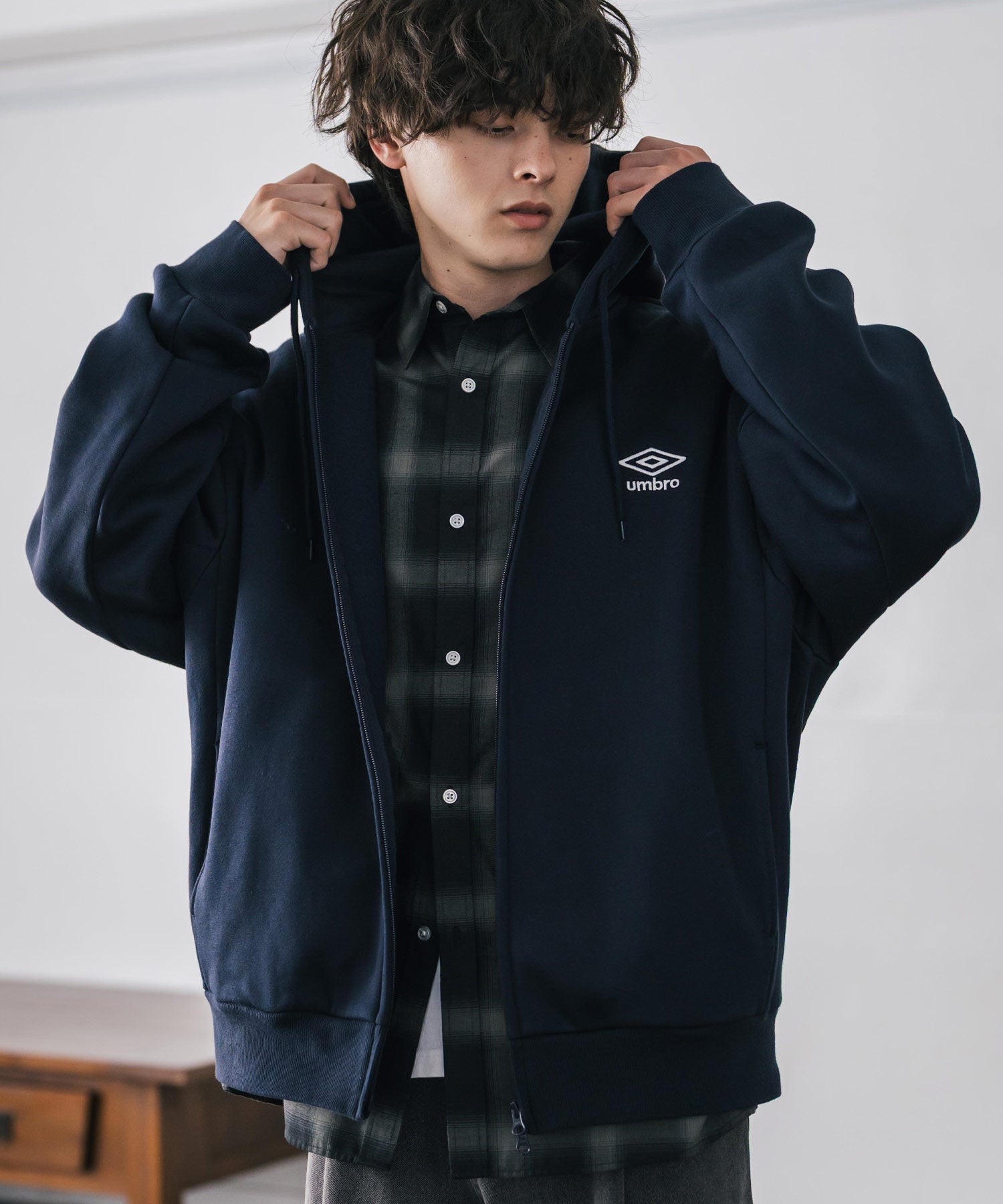 ロッキーモンロー Rocky Monroe UMBRO アンブロ ジップパーカー 裏起毛 長袖 メンズ スウェット フーディー ライトアウター オーバーサイズ あたたかい ロゴ刺繍 別注 14943 （ネイビー） ネイビー