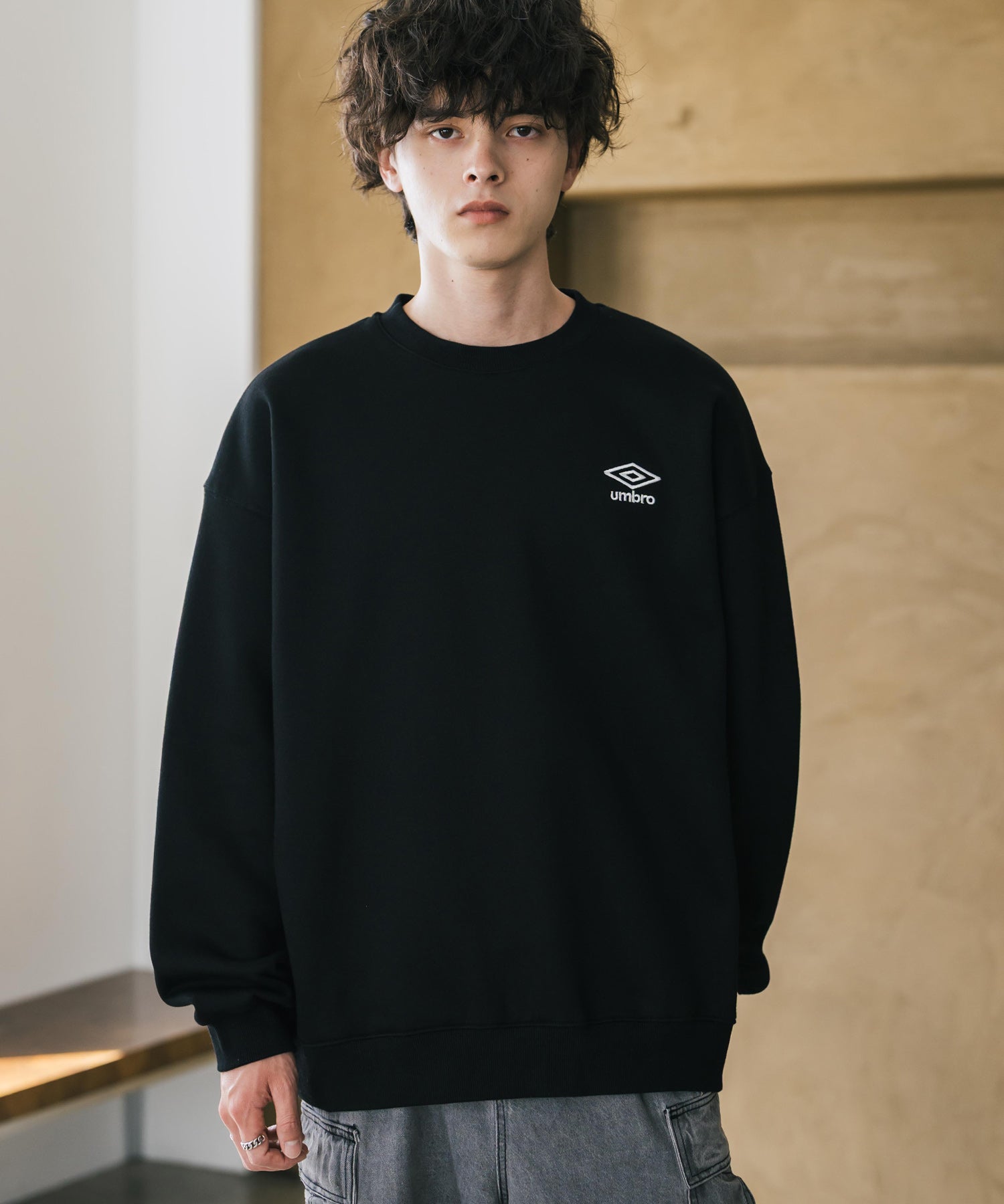 ロッキーモンロー Rocky Monroe UMBRO アンブロ スウェット 裏起毛 長袖 メンズ レディース トレーナー オーバーサイズ ワンポイント ロゴ刺繍 別注 カジュアル ストリート 14940 （チャコール） チャコール