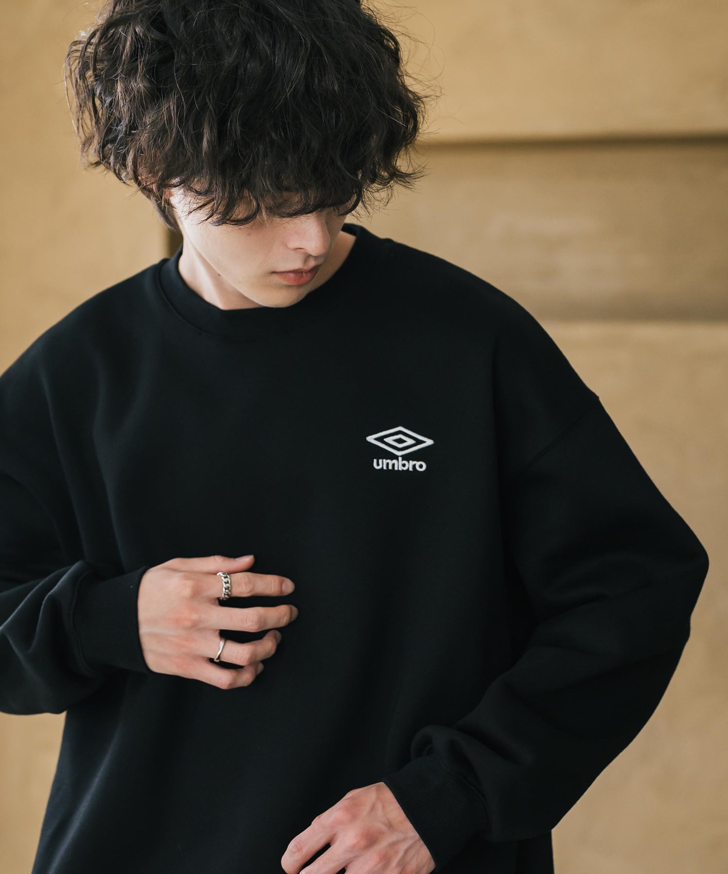 ロッキーモンロー Rocky Monroe UMBRO アンブロ スウェット 裏起毛 長袖 メンズ レディース トレーナー オーバーサイズ ワンポイント ロゴ刺繍 別注 カジュアル ストリート 14940 （チャコール） チャコール