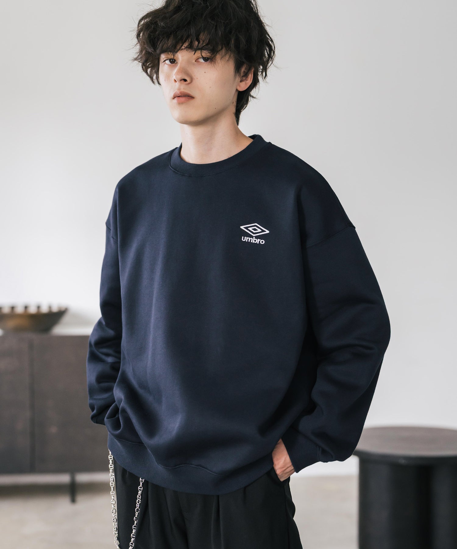 ロッキーモンロー Rocky Monroe UMBRO アンブロ スウェット 裏起毛 長袖 メンズ レディース トレーナー オーバーサイズ ワンポイント ロゴ刺繍 別注 カジュアル ストリート 14940 （チャコール） チャコール