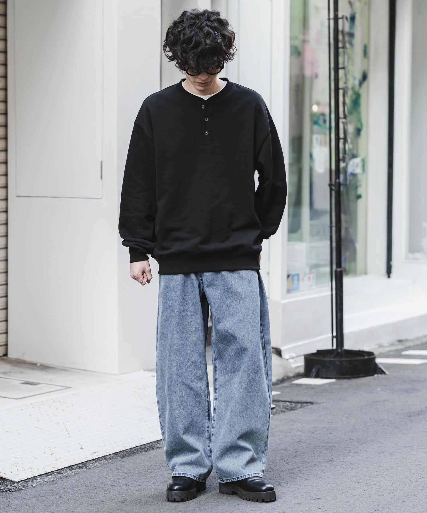 ロッキーモンロー Rocky Monroe カーブデニム バレルレッグ ワイドテーパード メンズ レディース ジーパン ジーンズ リラックス ゆったり ゆるパン ルーズ ユーズド ヒゲ加工 15377 （ブルー(ケミカル)） ブルー(ケミカル)