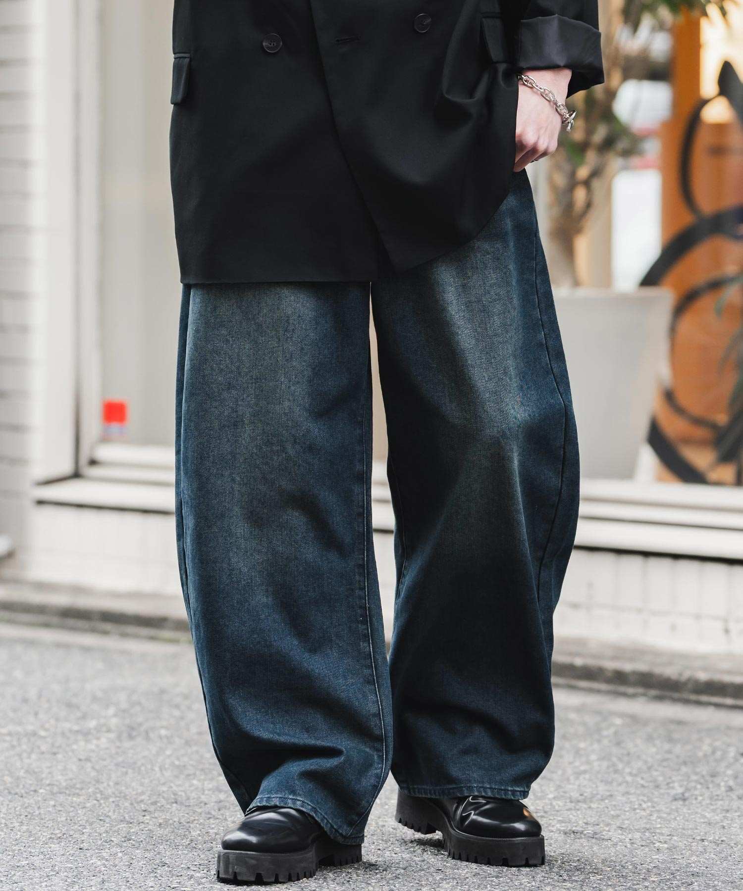 ロッキーモンロー Rocky Monroe カーブデニム バレルレッグ ワイドテーパード メンズ レディース ジーパン ジーンズ リラックス ゆったり ゆるパン ルーズ ユーズド ヒゲ加工 15377 （ブルー(ケミカル)） ブルー(ケミカル)